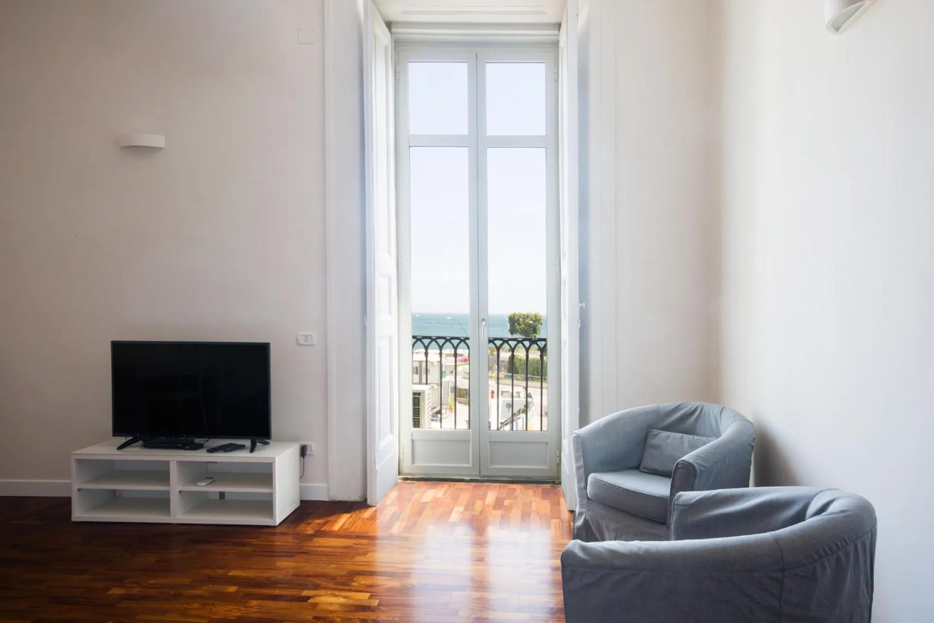 Communal lounge/ TV room in B&B Palazzo Mirelli