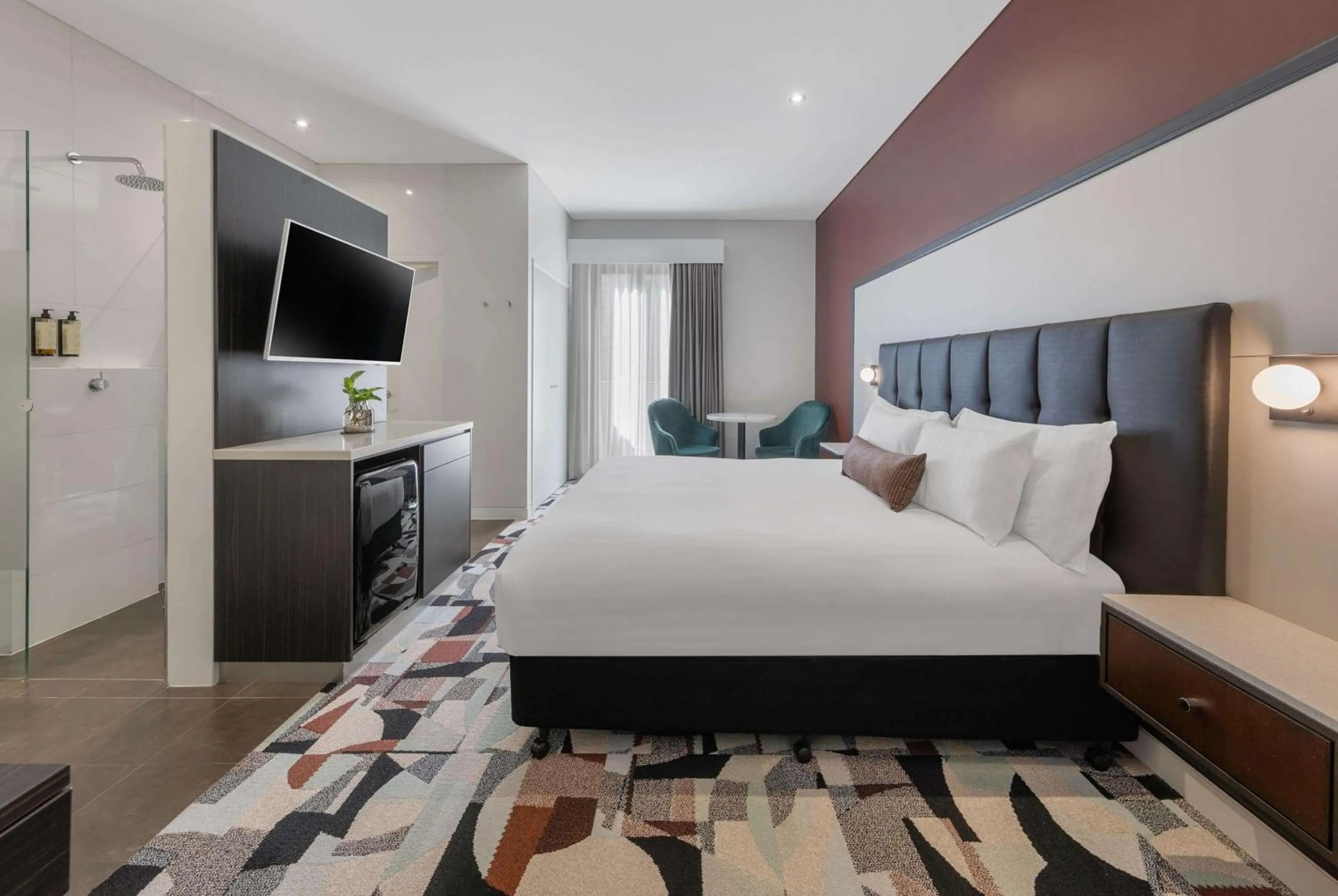 Photo of the whole room, Bed in Club Wyndham Perth, Trademark Collection by Wyndham