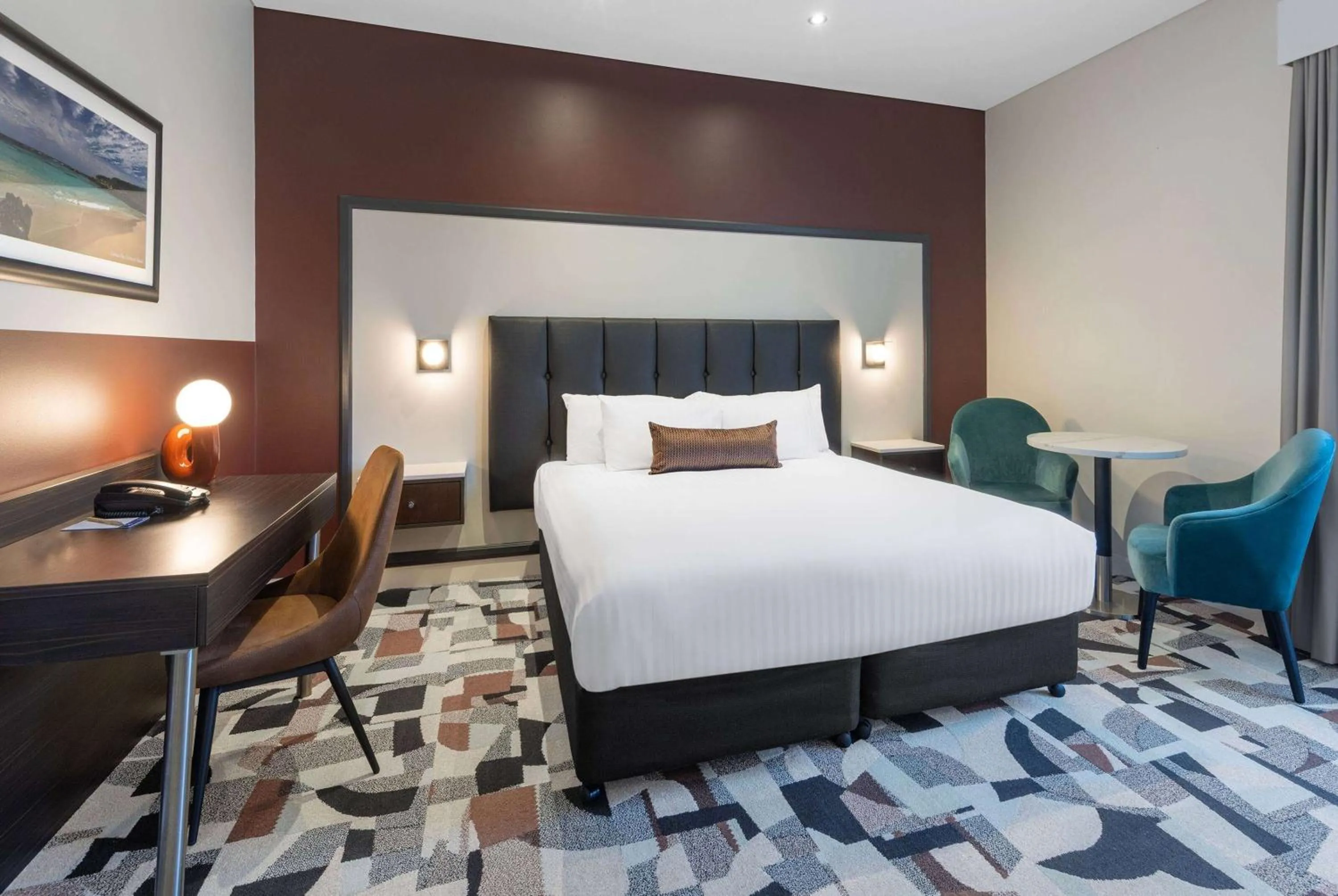 Photo of the whole room, Bed in Club Wyndham Perth, Trademark Collection by Wyndham