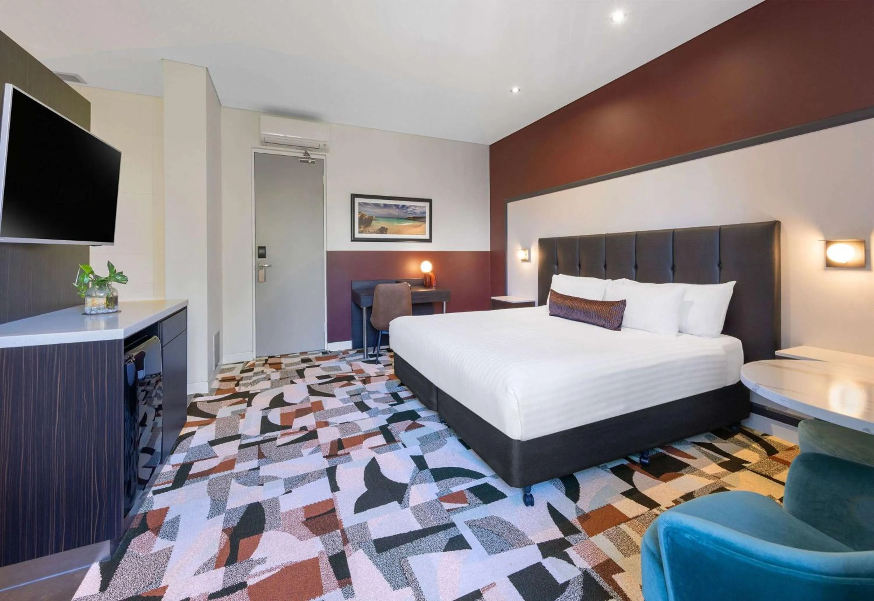 Photo of the whole room, Bed in Club Wyndham Perth, Trademark Collection by Wyndham