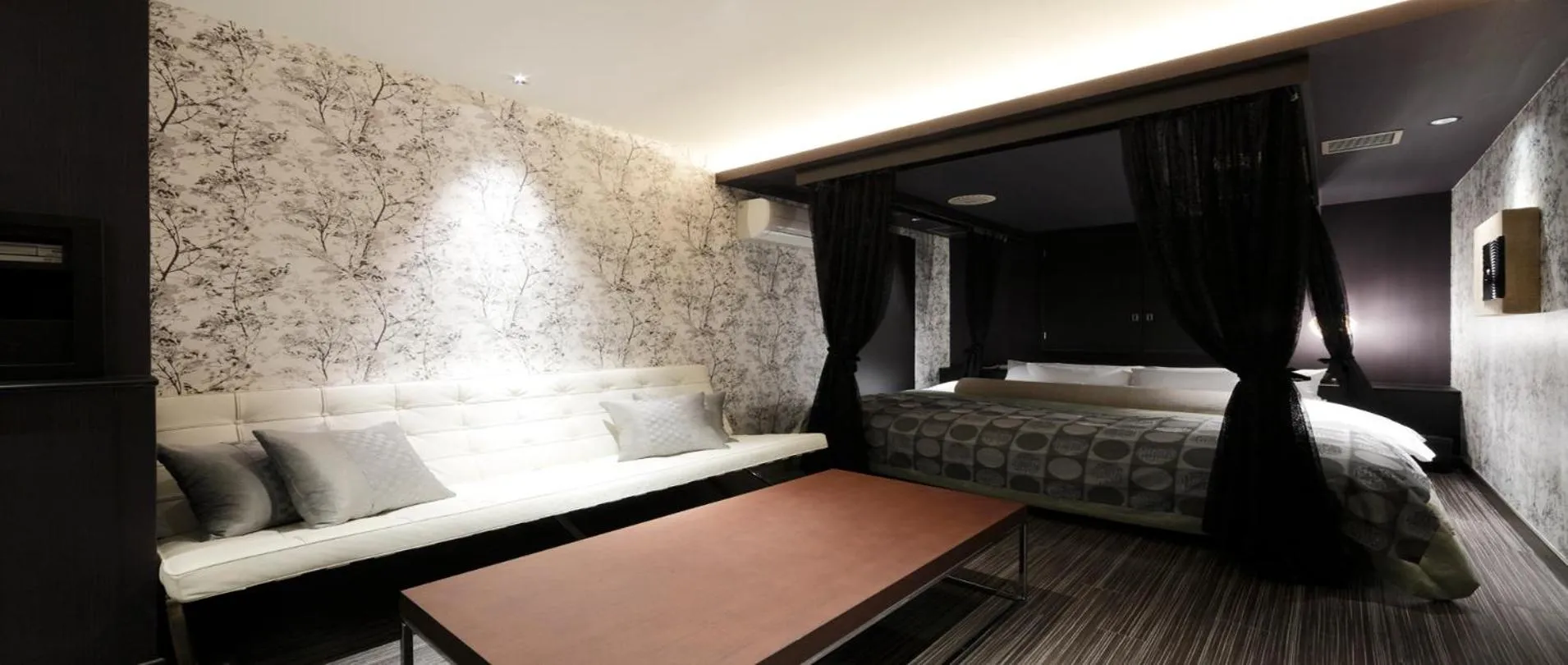 Photo of the whole room, Bed in Hotel VARKIN