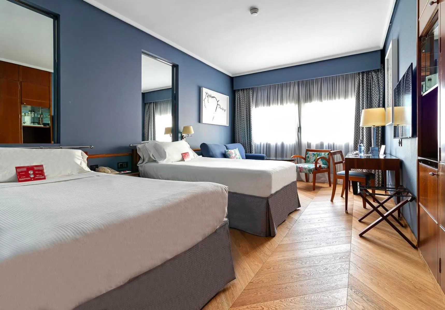 Bedroom, Bed in Hotel Palafox