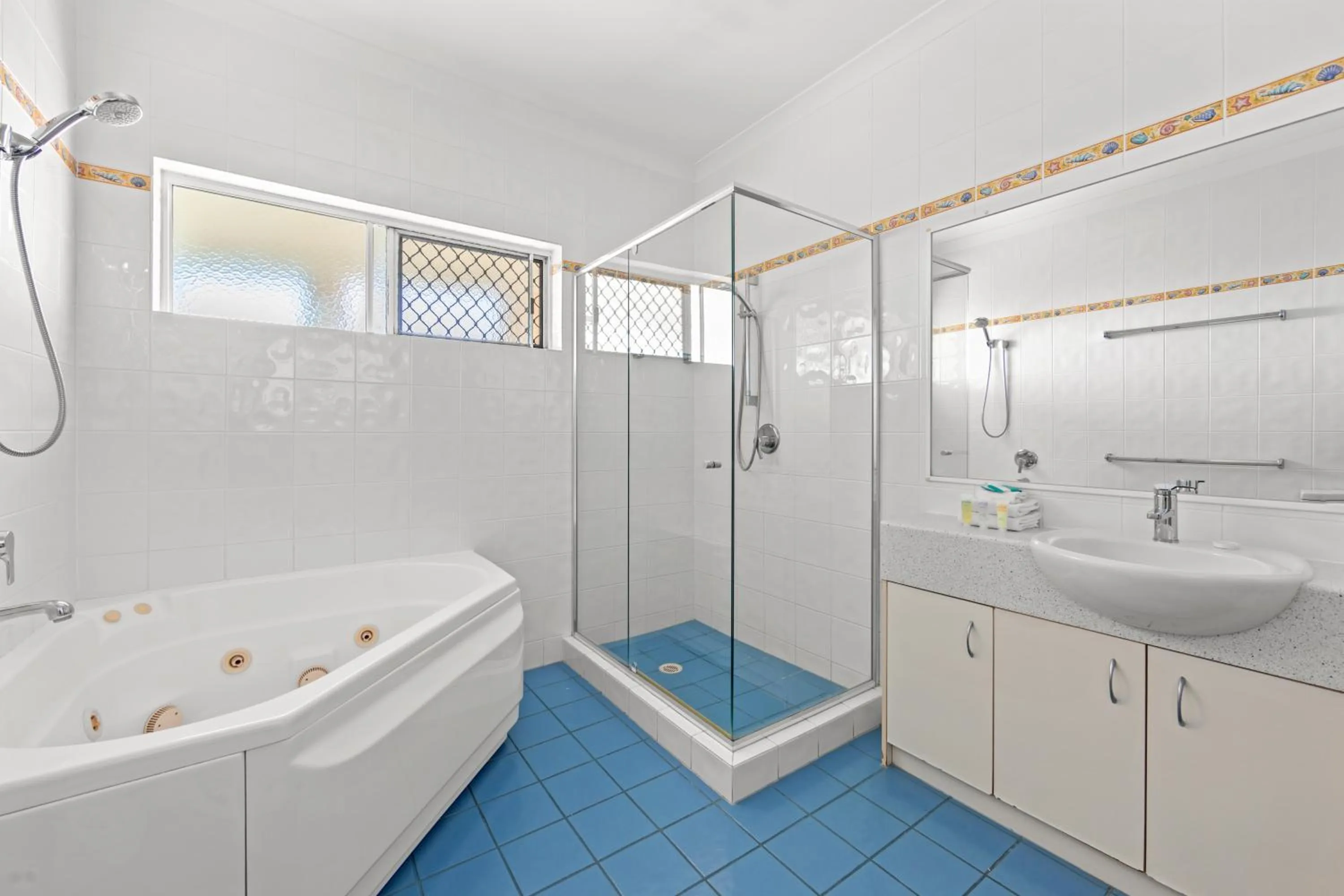 Bathroom in Alexandra on the Pacific