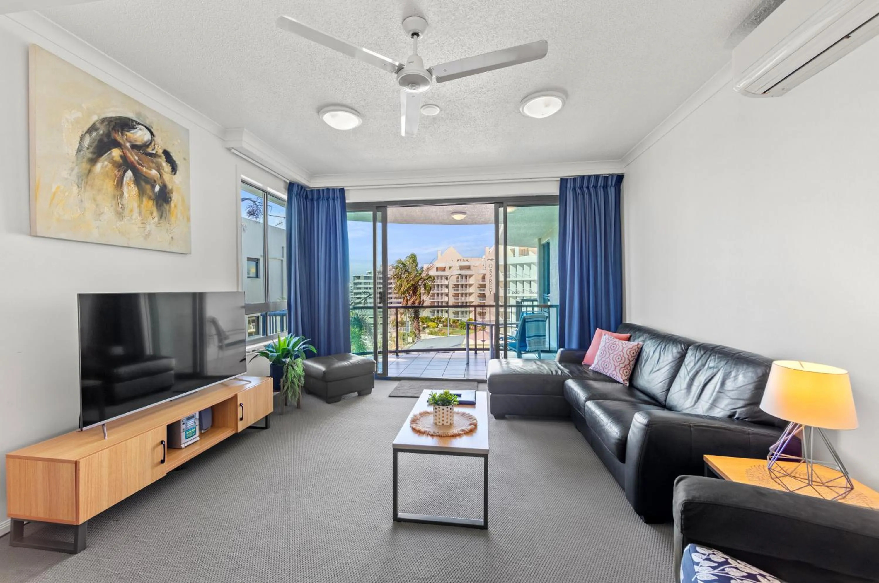 Dining area in Alexandra on the Pacific