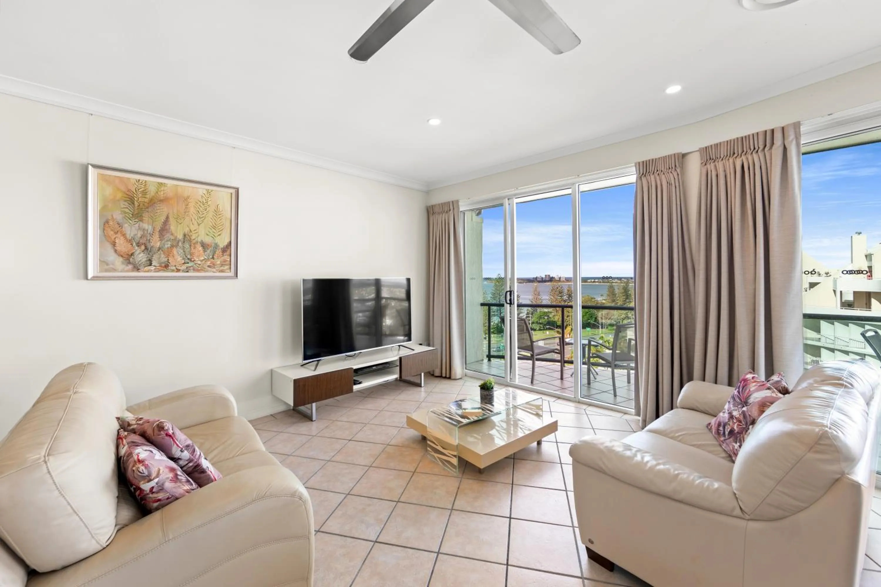 Living room in Alexandra on the Pacific