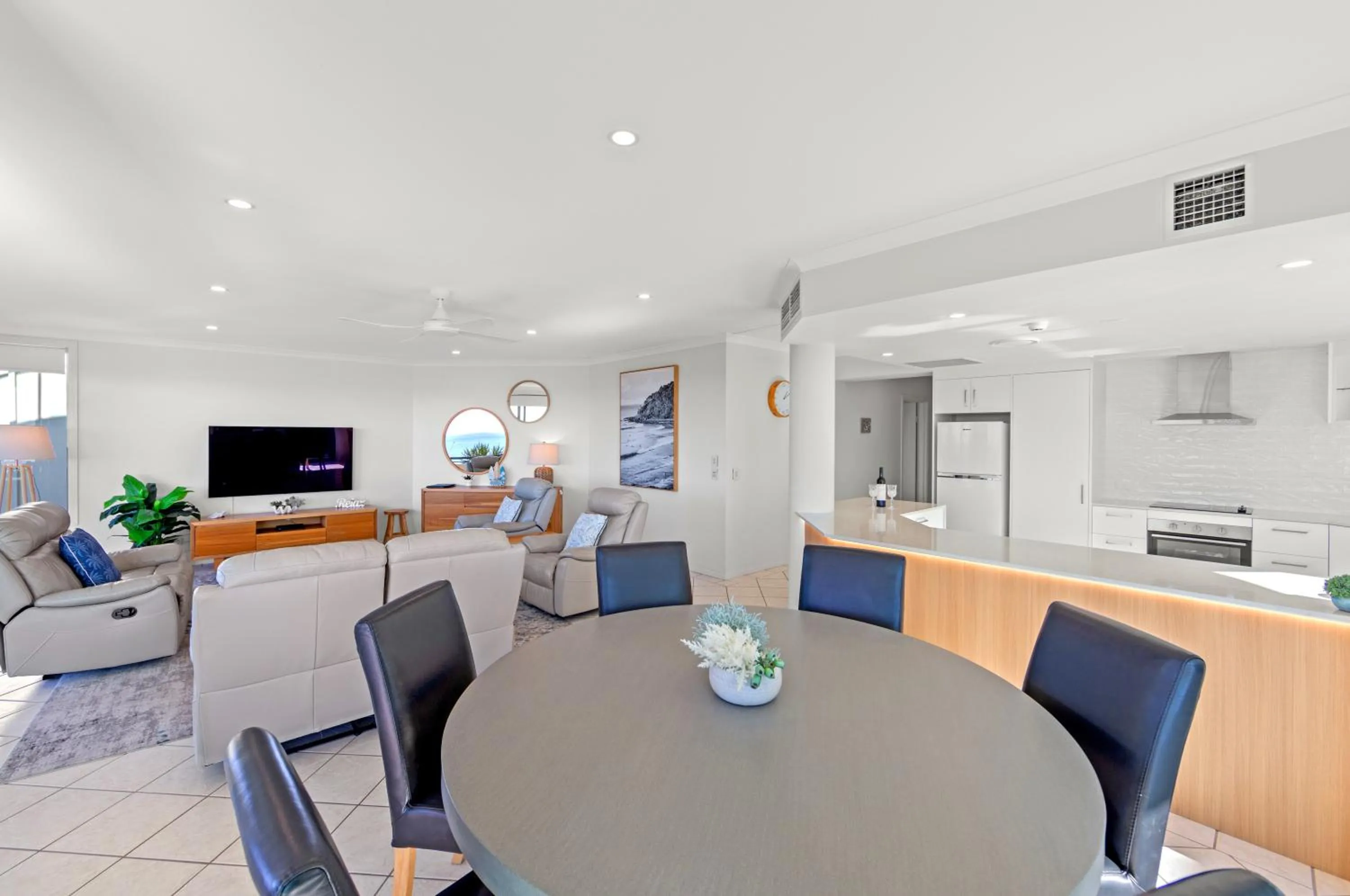 Dining area in Alexandra on the Pacific