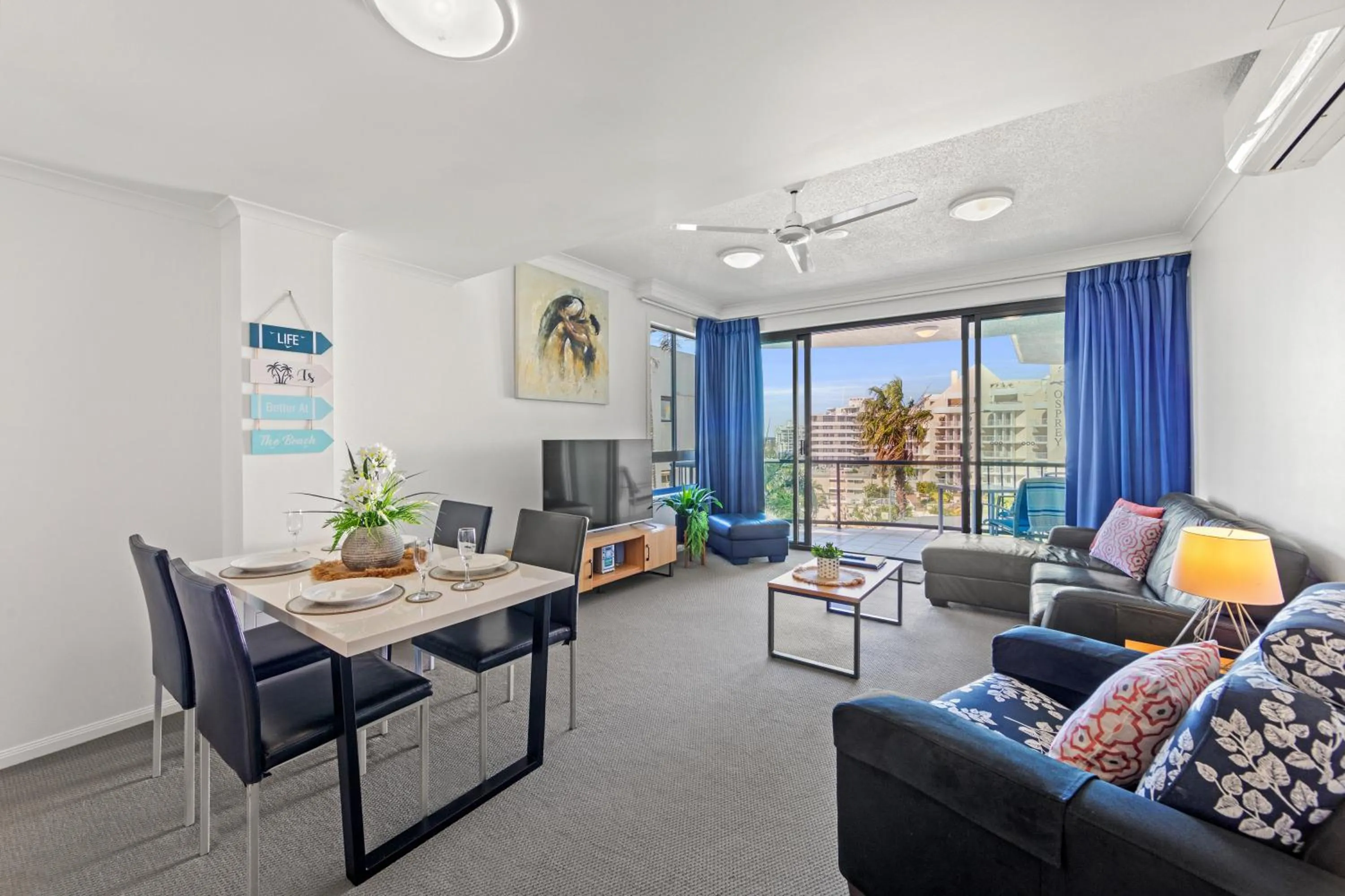 Living room in Alexandra on the Pacific