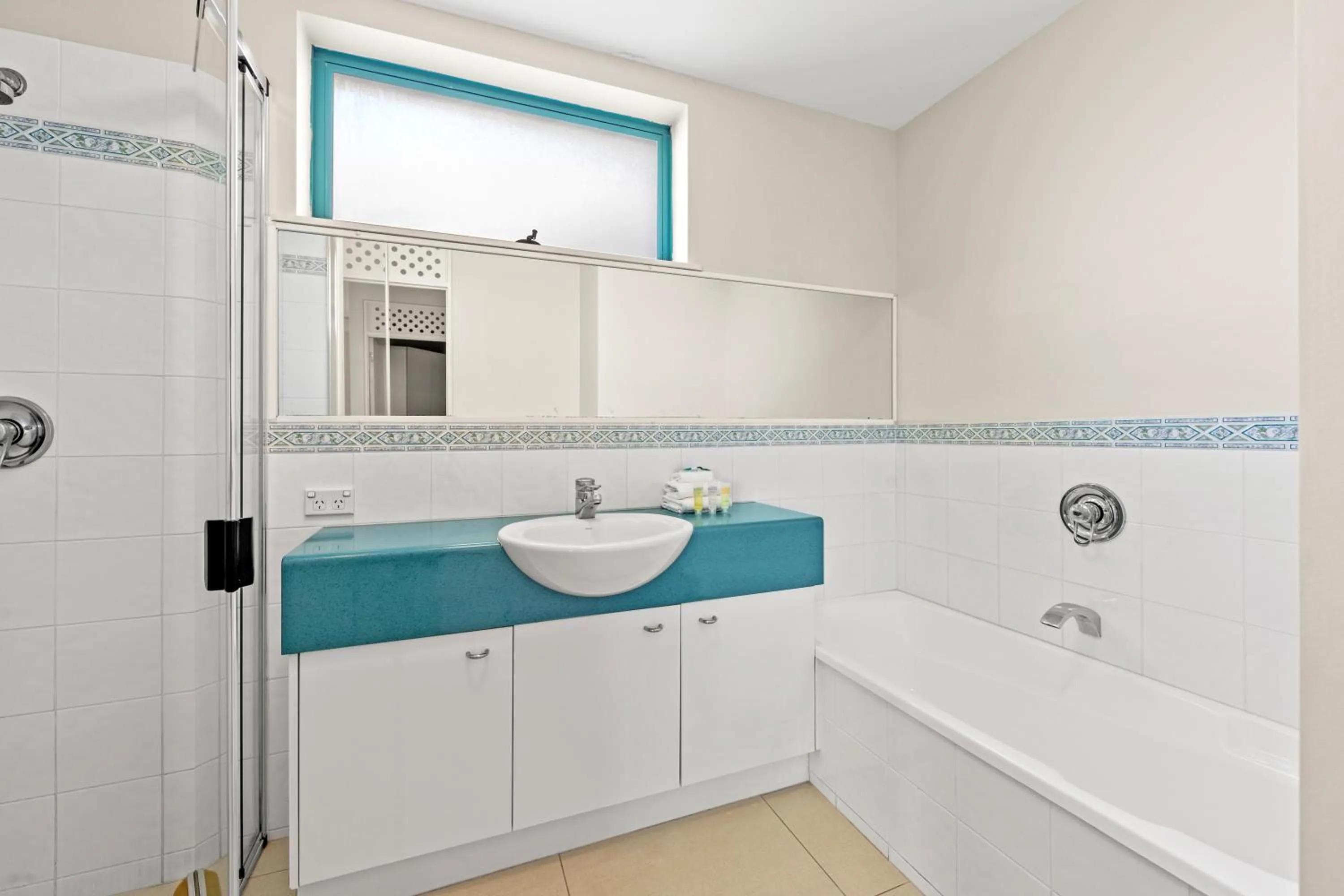 Shower in Alexandra on the Pacific