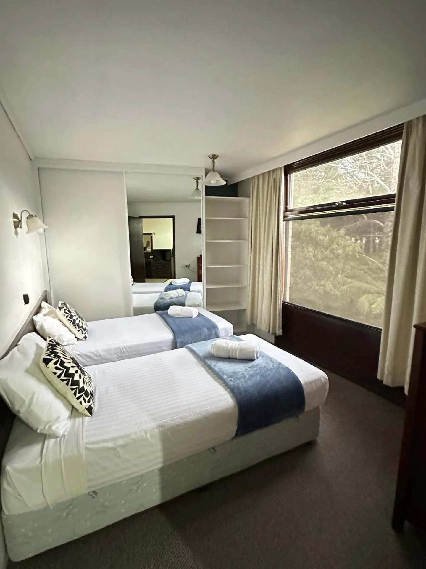 Bedroom, Bed in West Coaster Motel