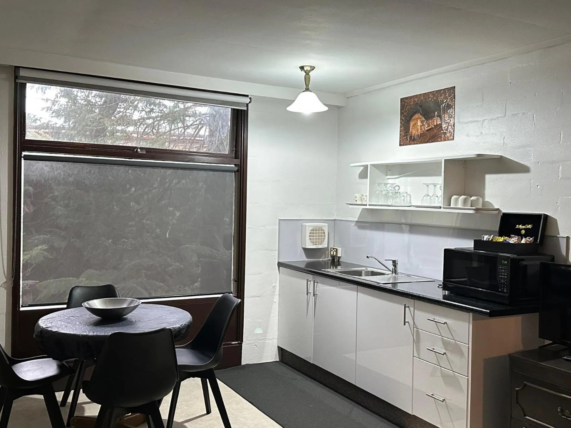 Kitchen or kitchenette in West Coaster Motel