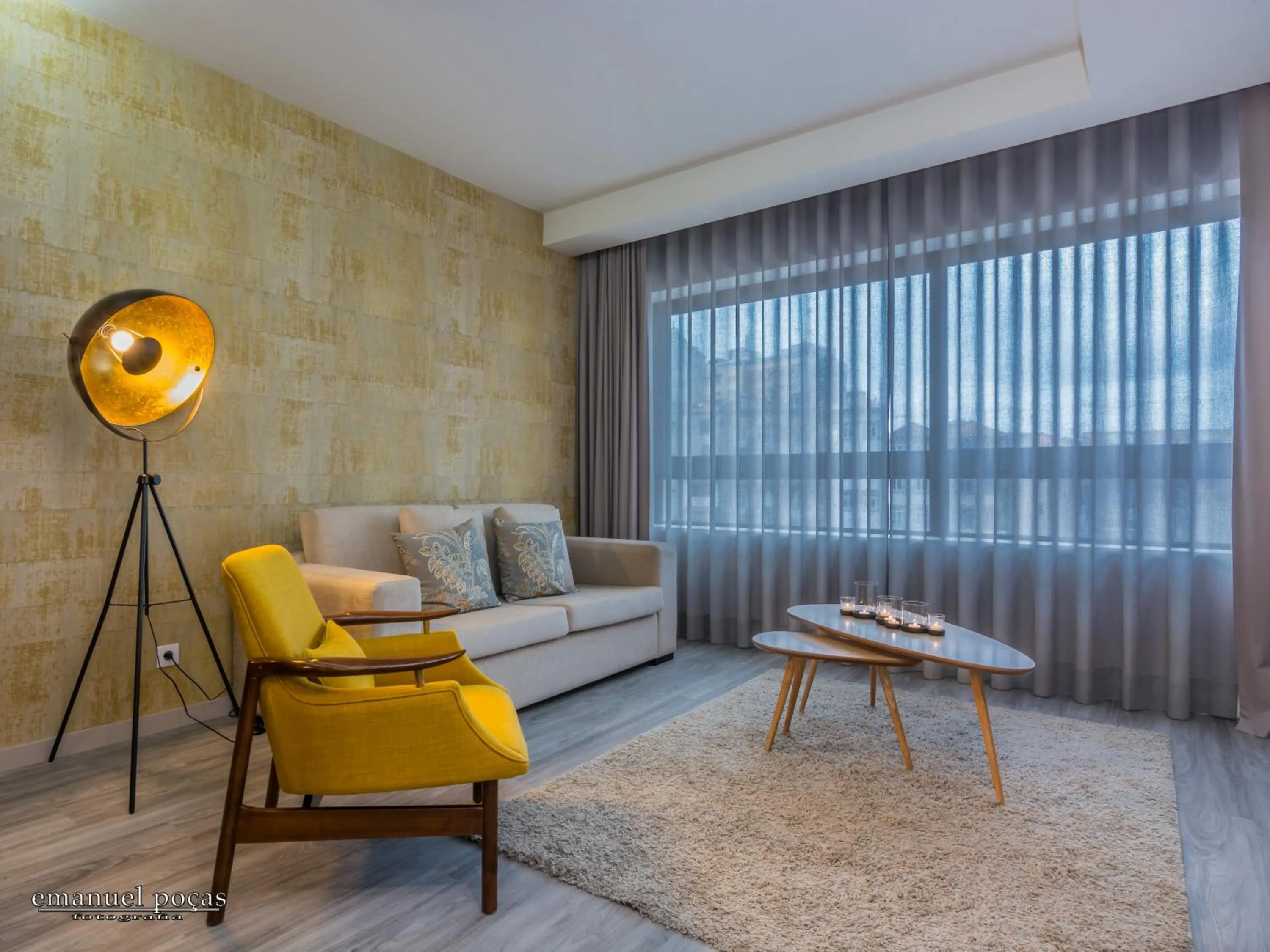 Communal lounge/ TV room in Passos Manuel by Innapartments