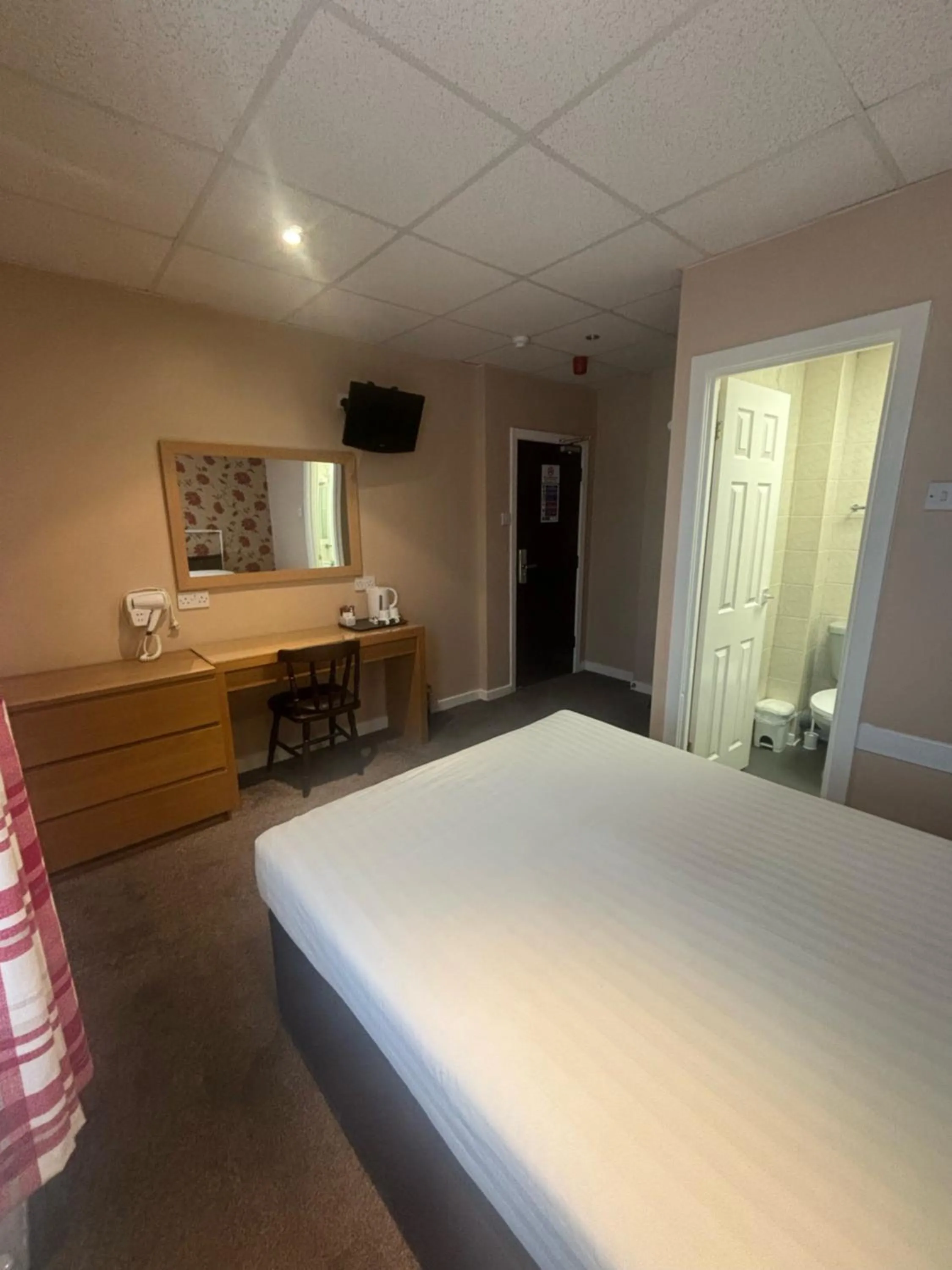 Photo of the whole room, Bed in The Lawton