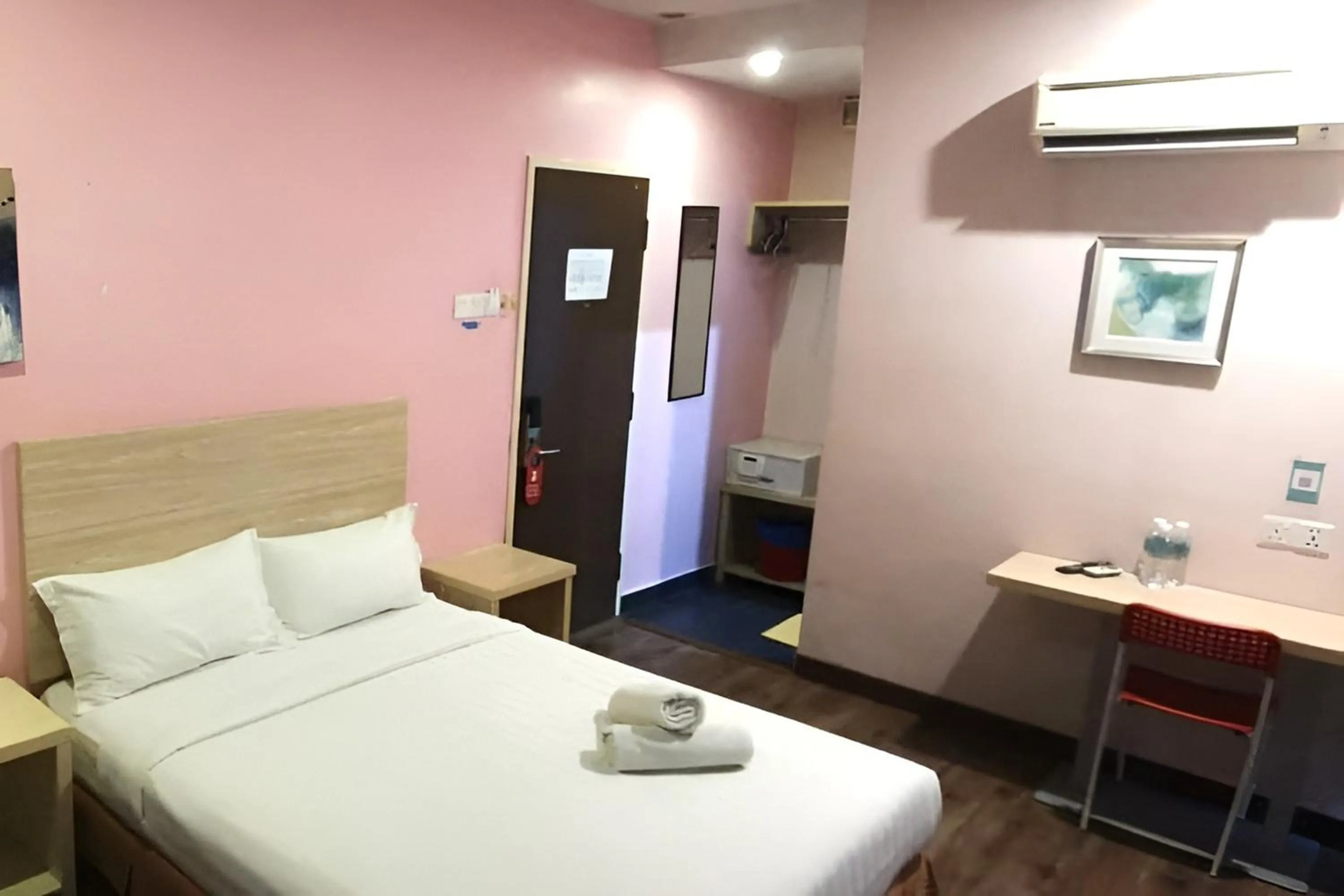 Bed in YP Boutique Hotel, Paradigm Mall Petaling Jaya