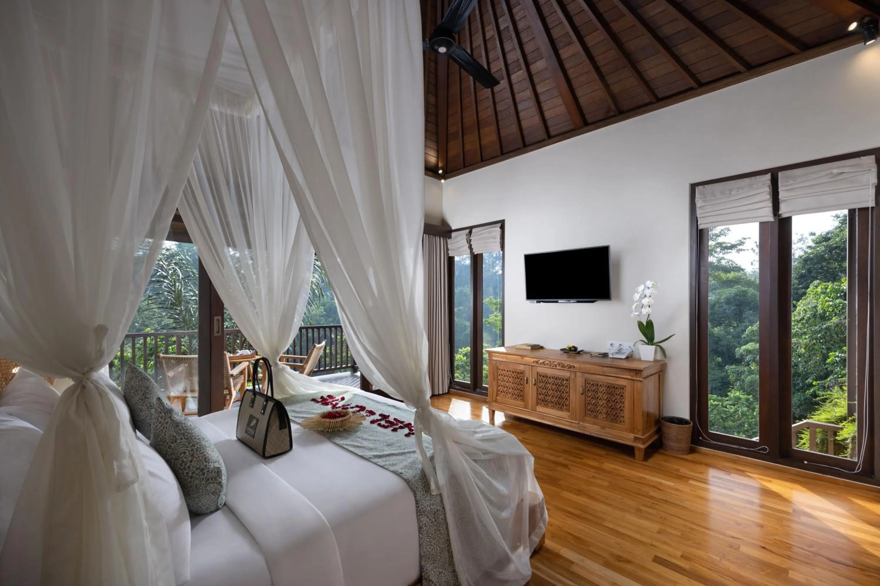 Bed in Jannata Resort and Spa