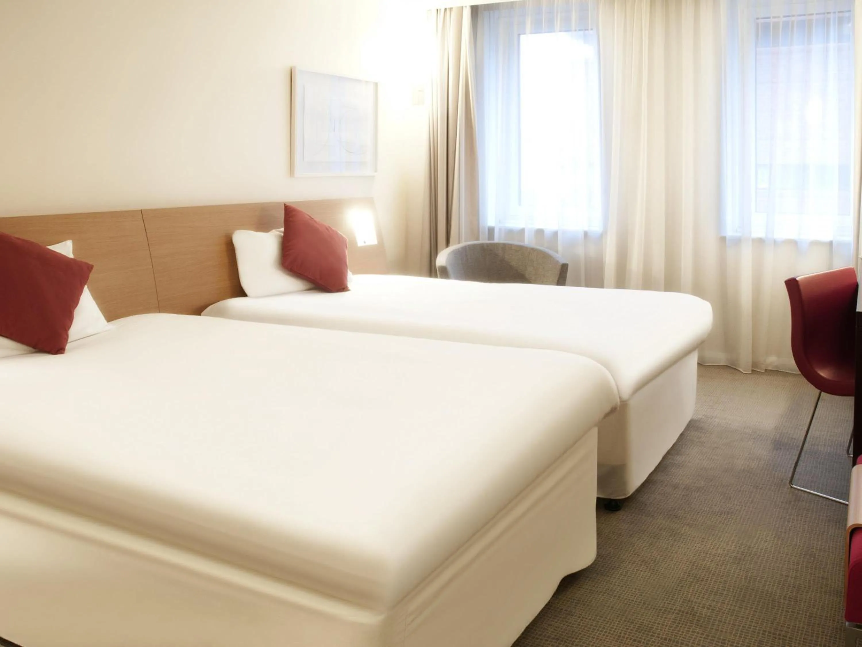 Bedroom, Bed in Novotel Liverpool Centre