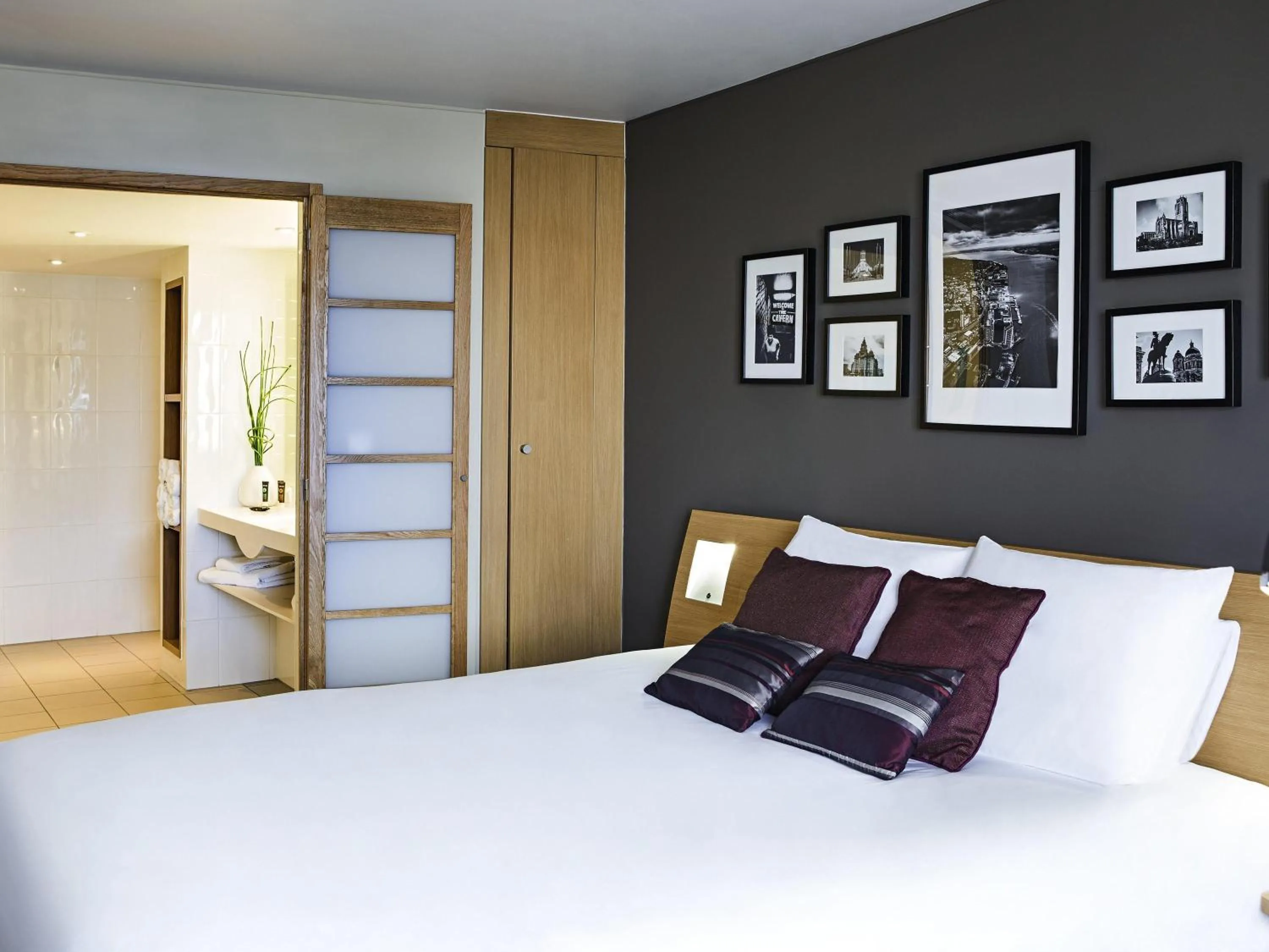 Bedroom, Bed in Novotel Liverpool Centre