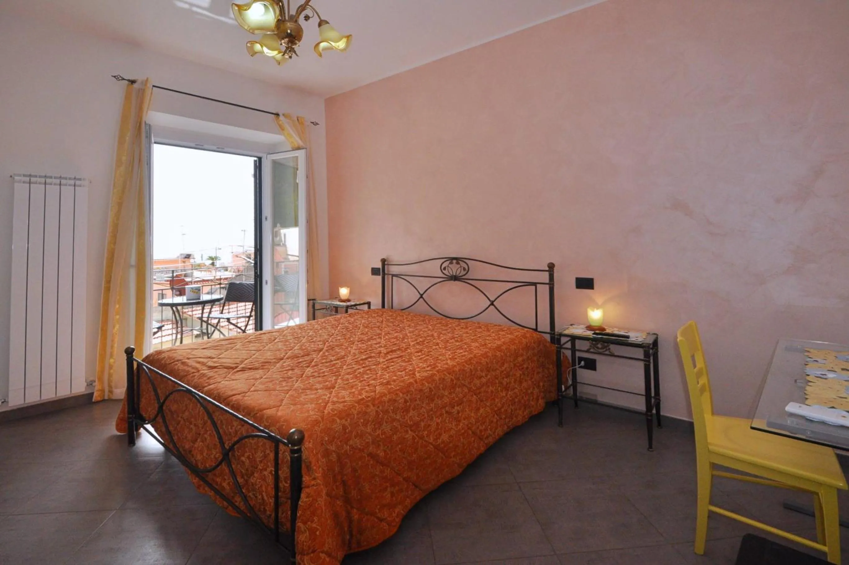 Bedroom, Bed in La rosa dei venti - Cetara