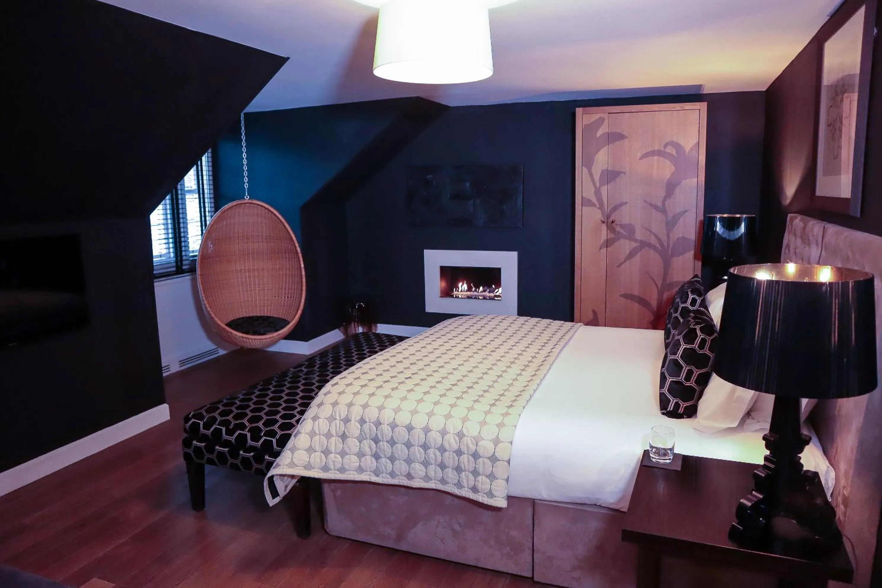 Bedroom, Bed in Tigerlily