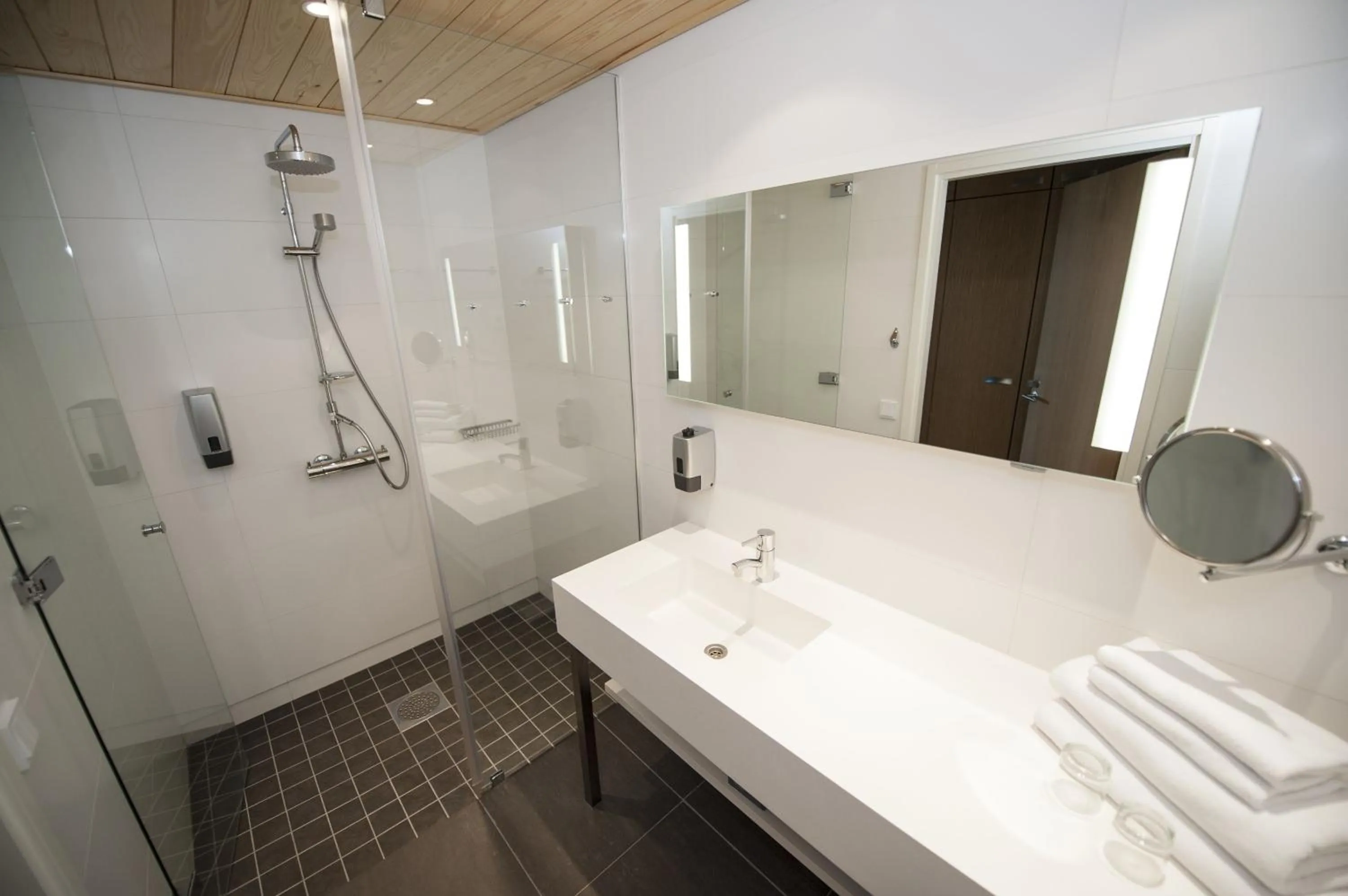 Shower in Hotel Levi Panorama