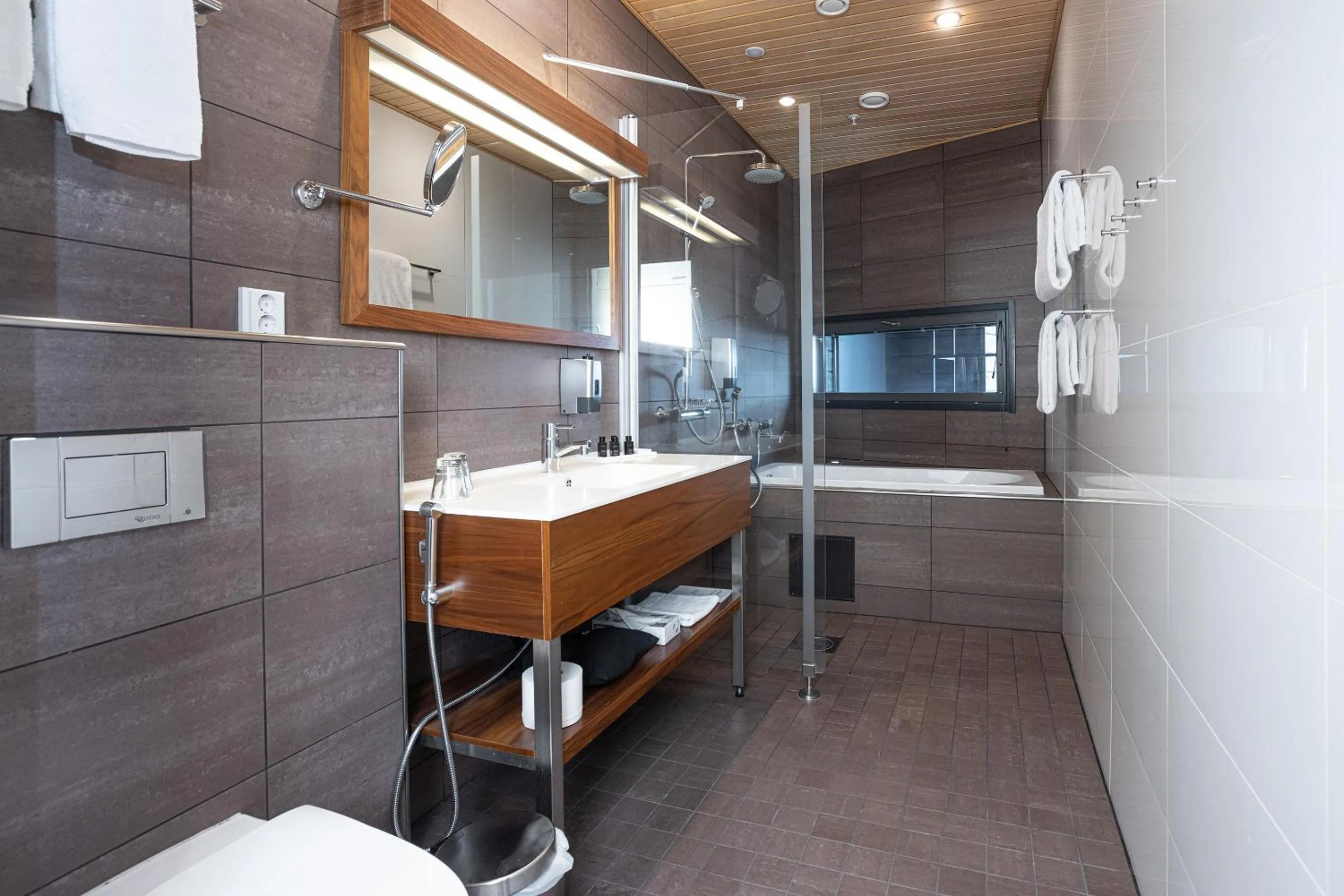 Shower in Hotel Levi Panorama