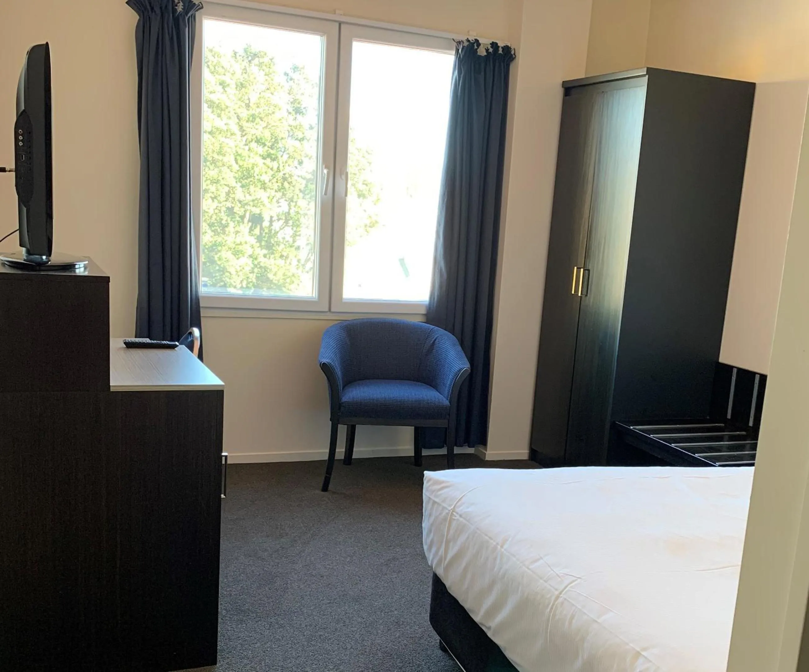 Bedroom, Bed in Distinction New Plymouth Hotel