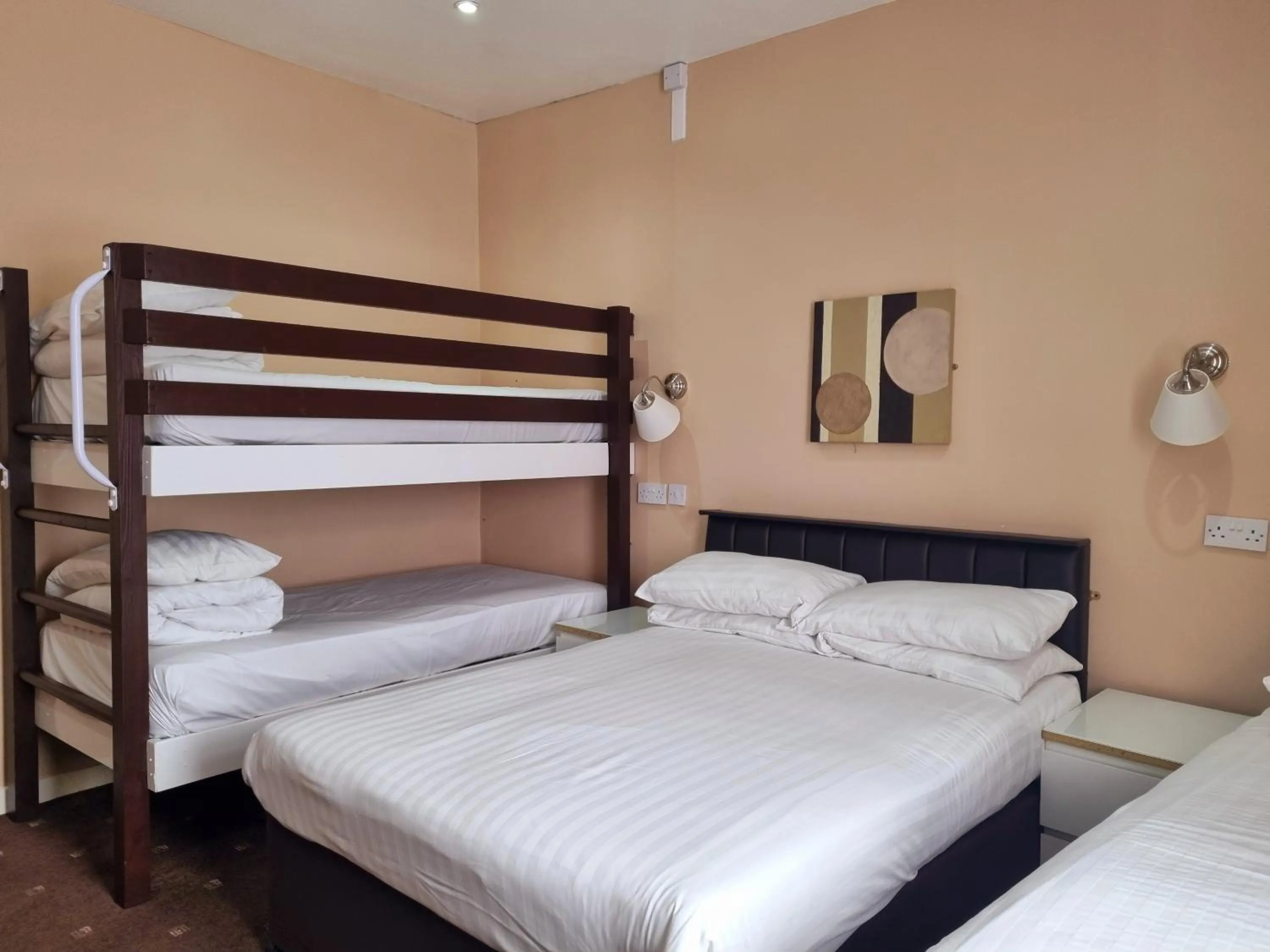 Property building, Bed in The Beechfield Hotel