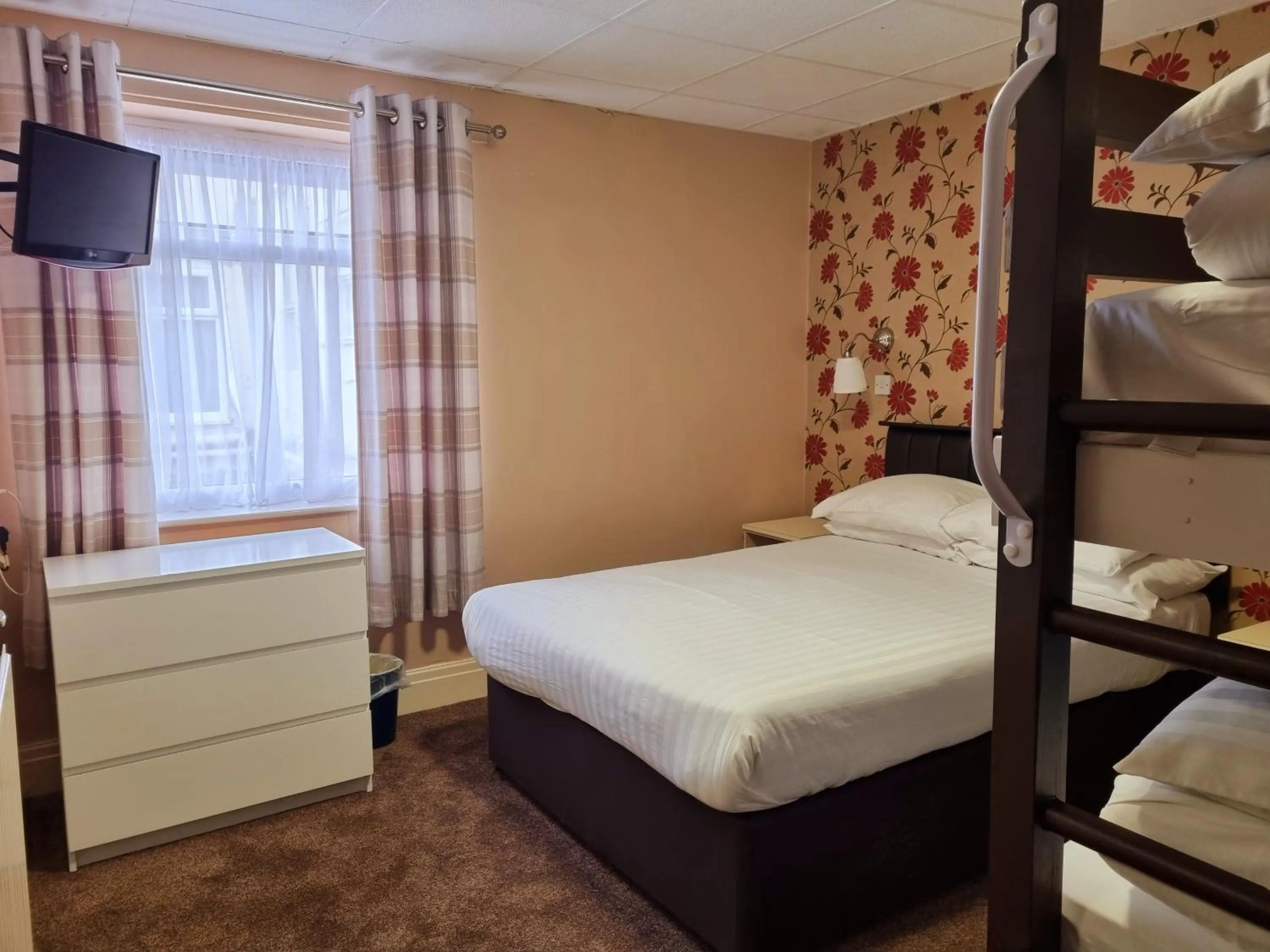 Photo of the whole room, Bed in The Beechfield Hotel