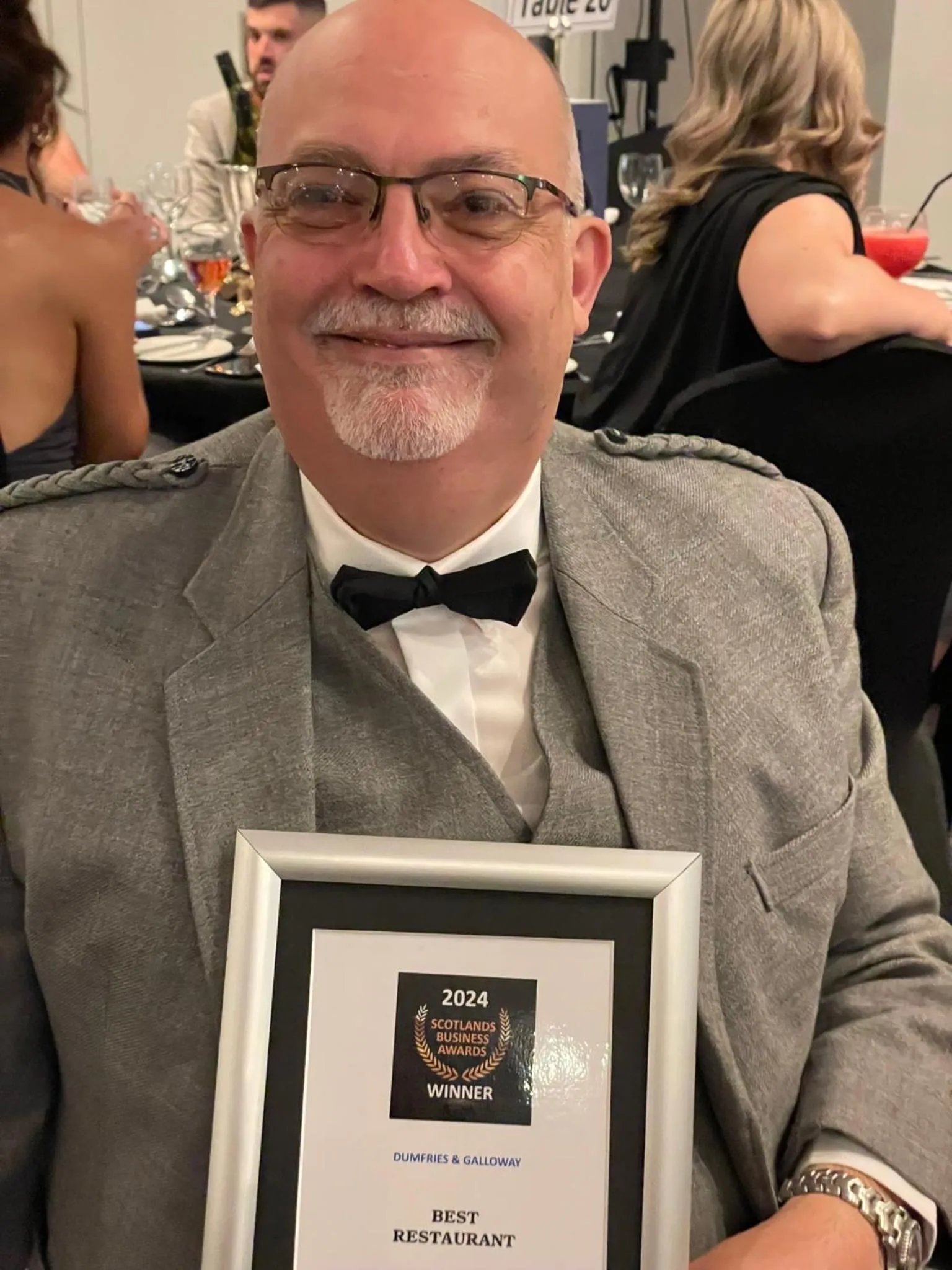 Logo/Certificate/Sign in The Ship Inn - Winner Best Hotel Experience 2024 Visit Scotland