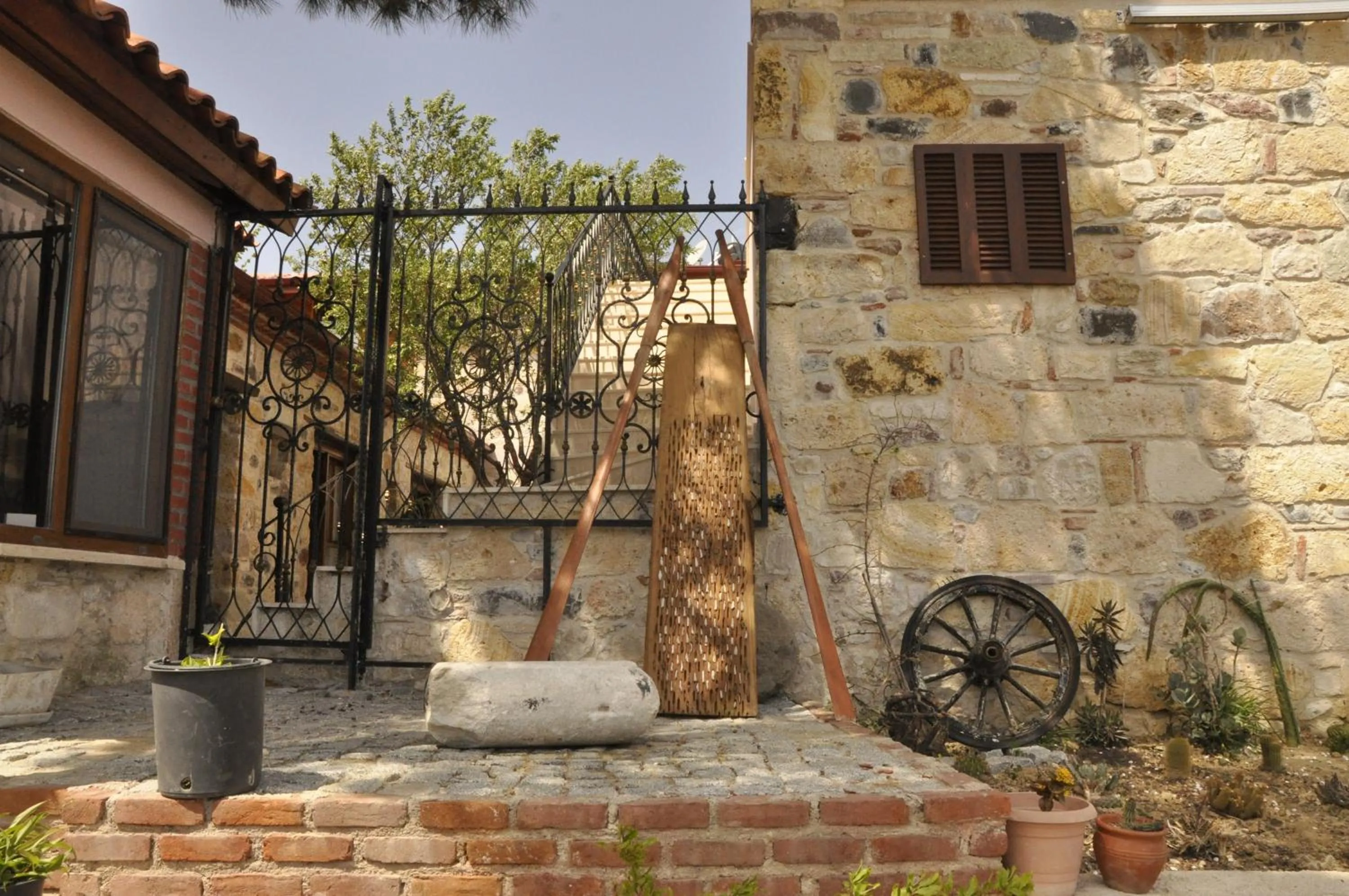 Restaurant/places to eat in Taş Avlu Butik Otel