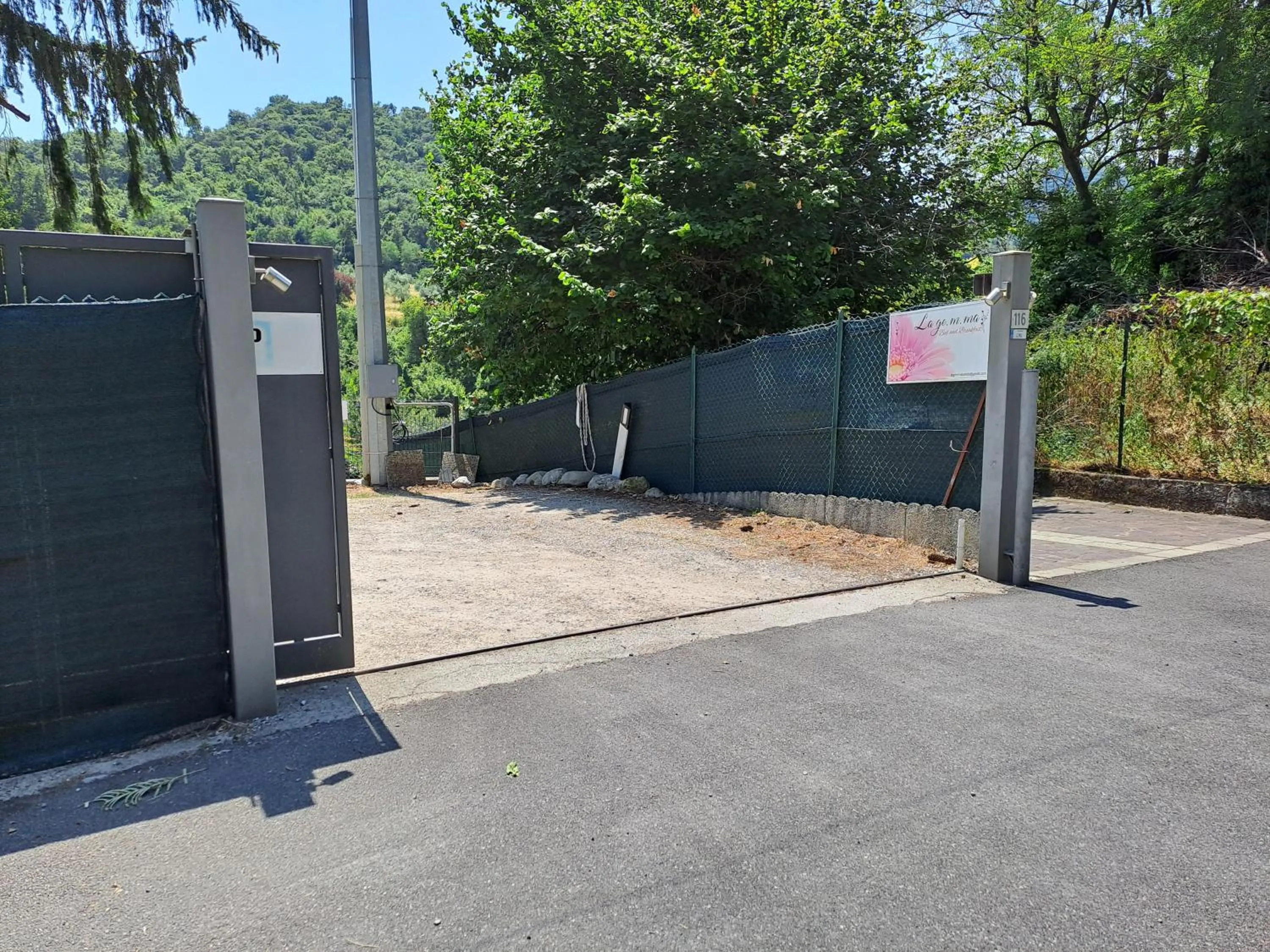 Parking in La Gemma B&B