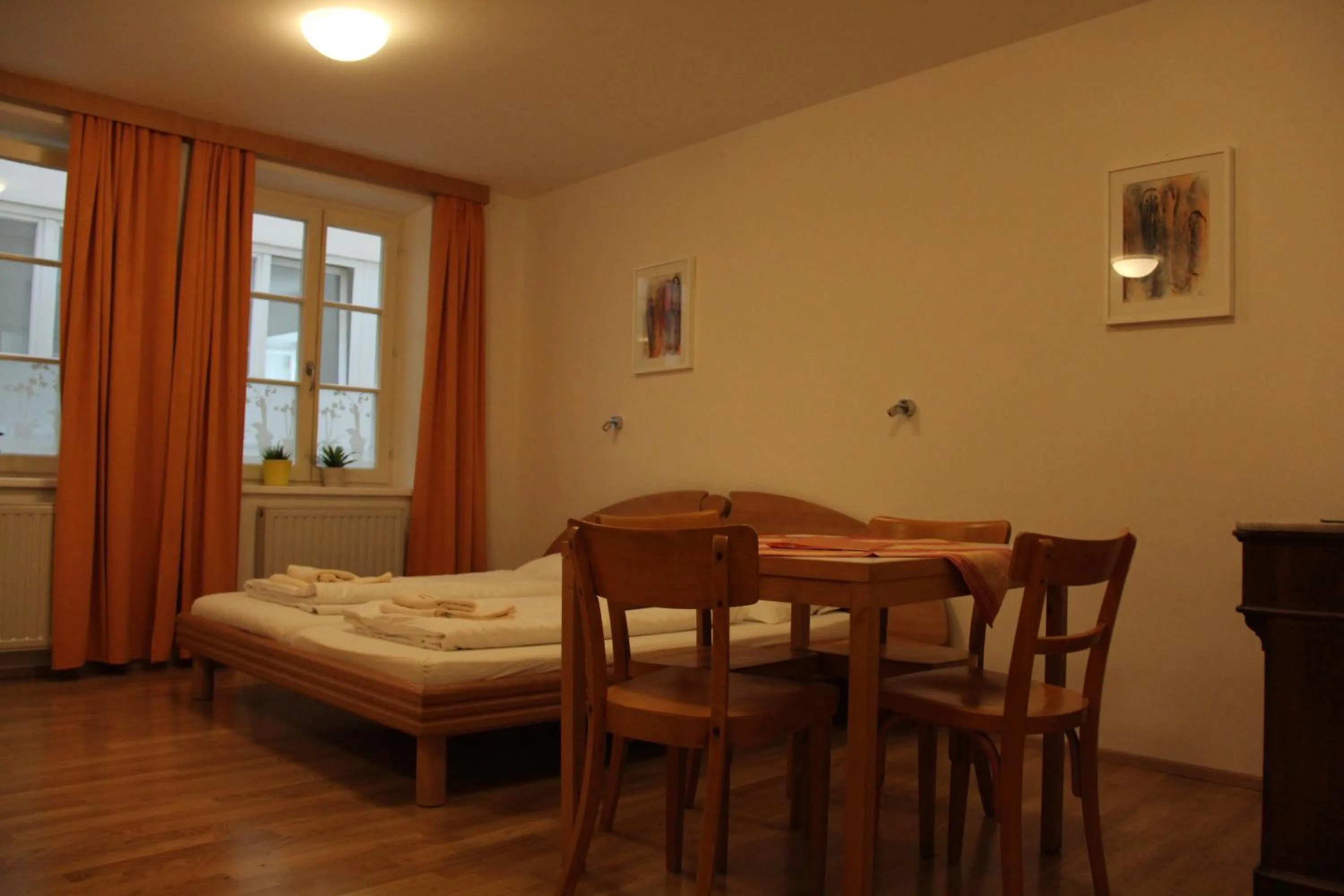 Dining area, Bed in Institut St.Sebastian