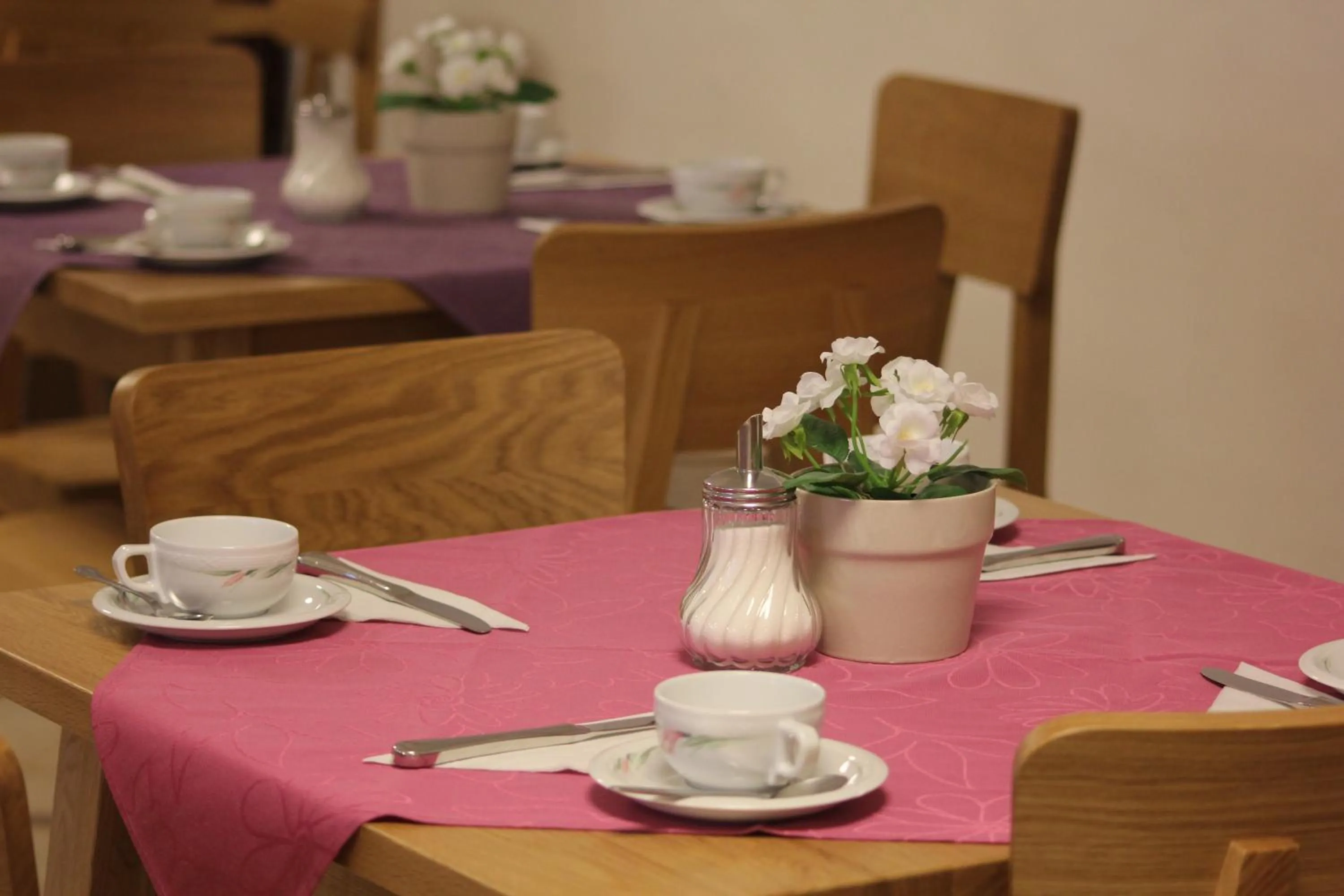 Restaurant/places to eat in Institut St.Sebastian