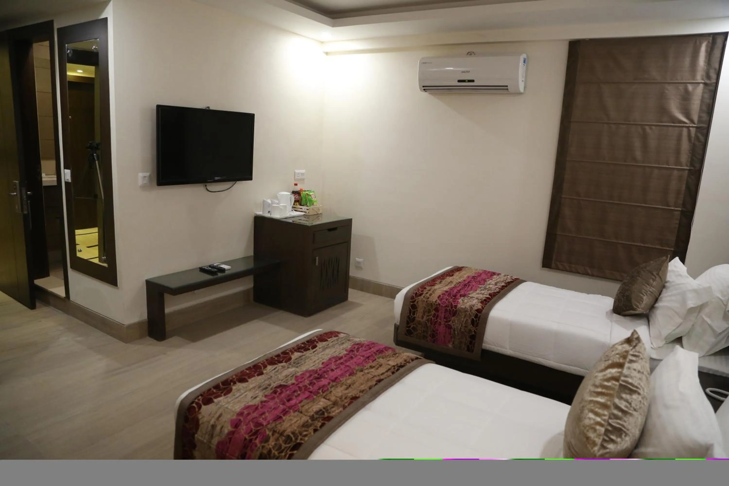 TV and multimedia, Bed in Hotel Central Palace