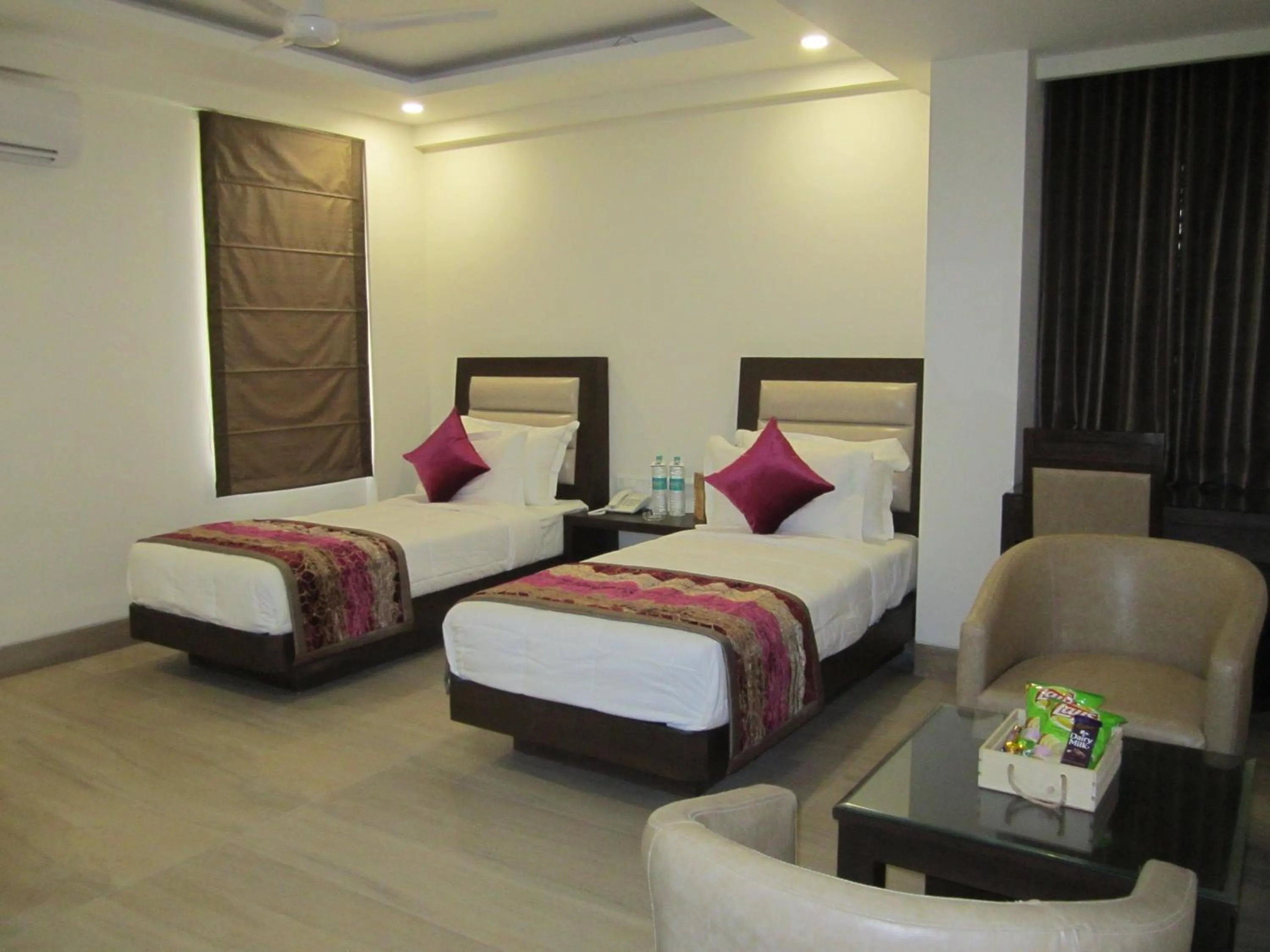 Bathroom, Bed in Hotel Central Palace