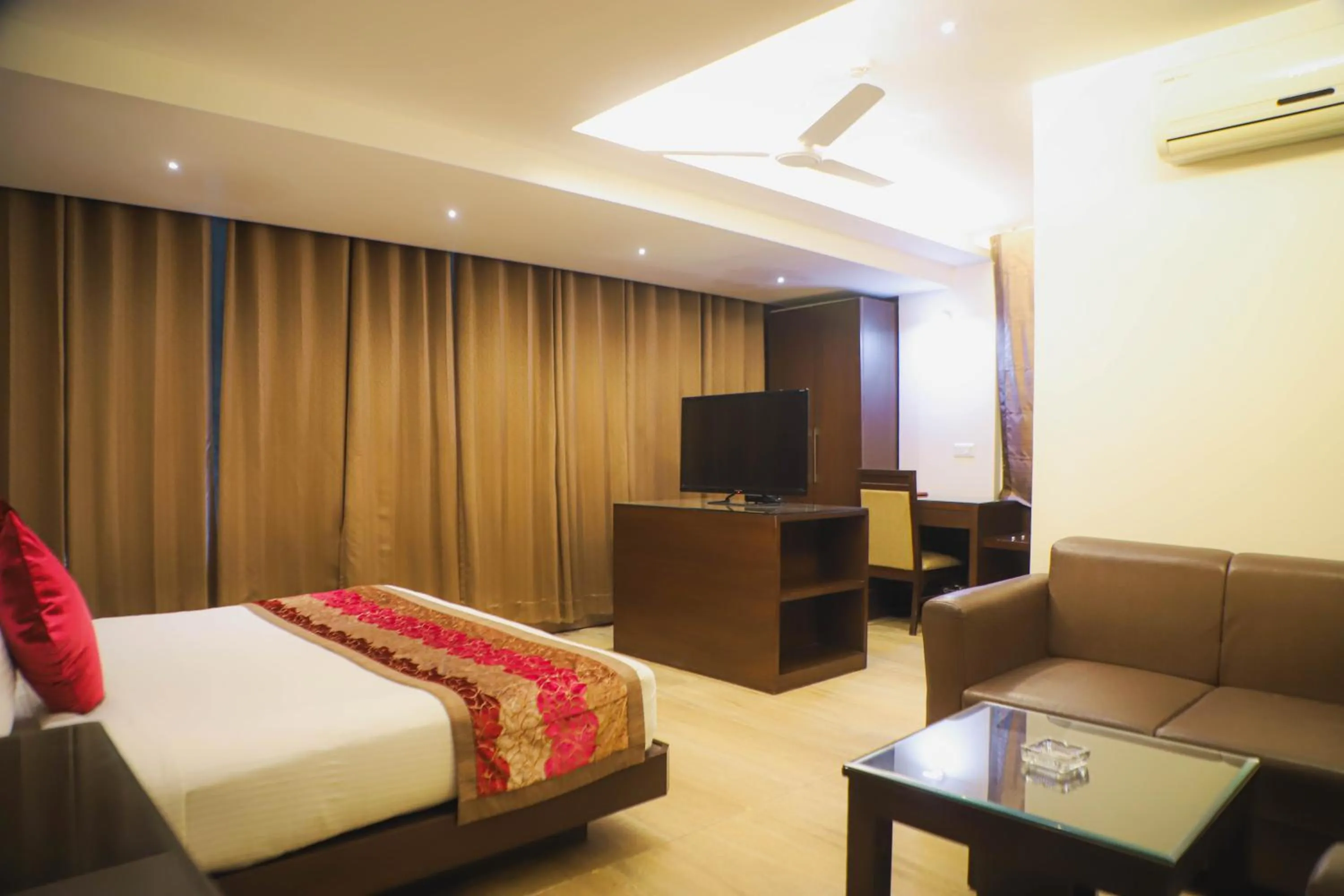 Restaurant/places to eat, Bed in Hotel Central Palace