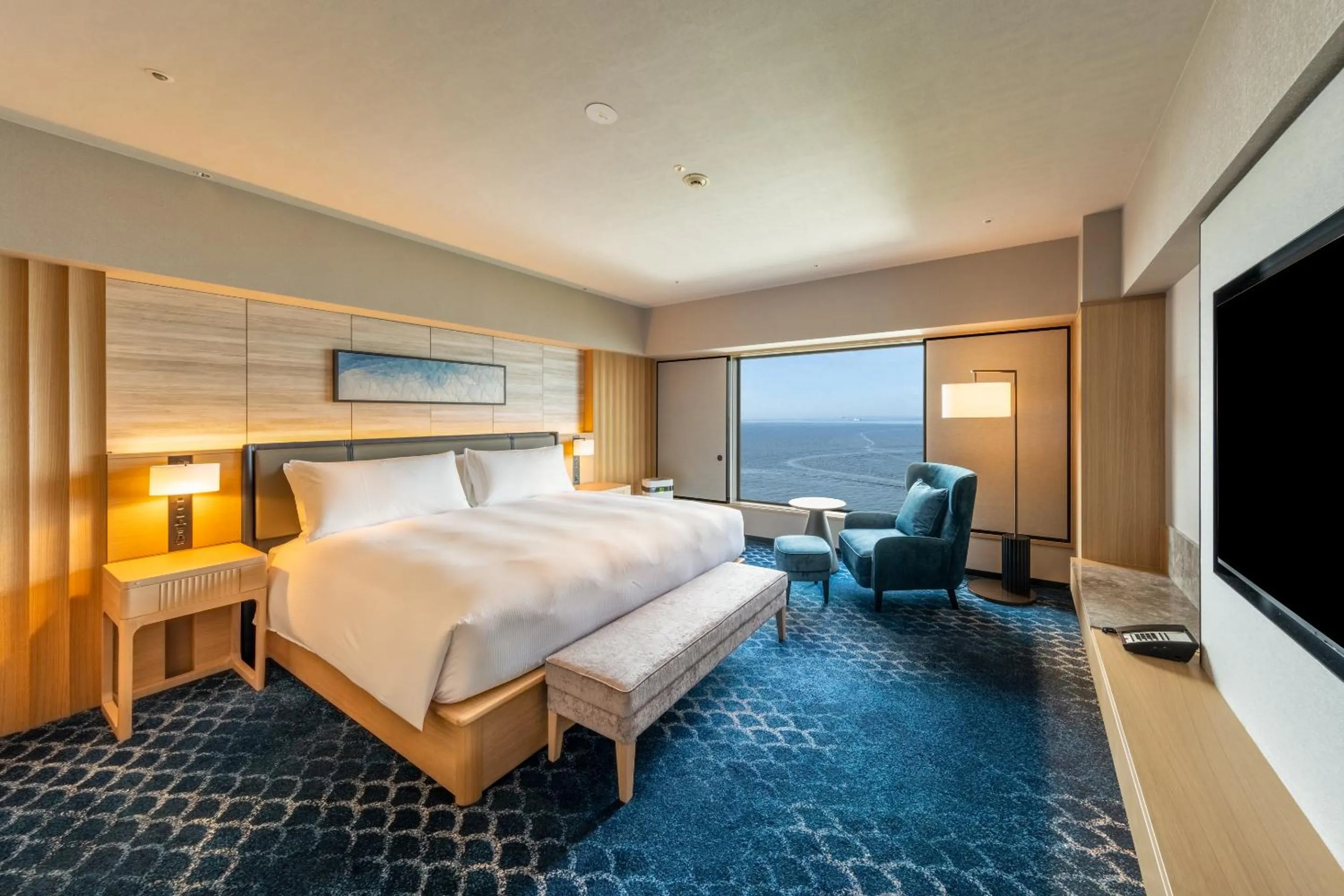 Bedroom, Bed in Hilton Tokyo Bay