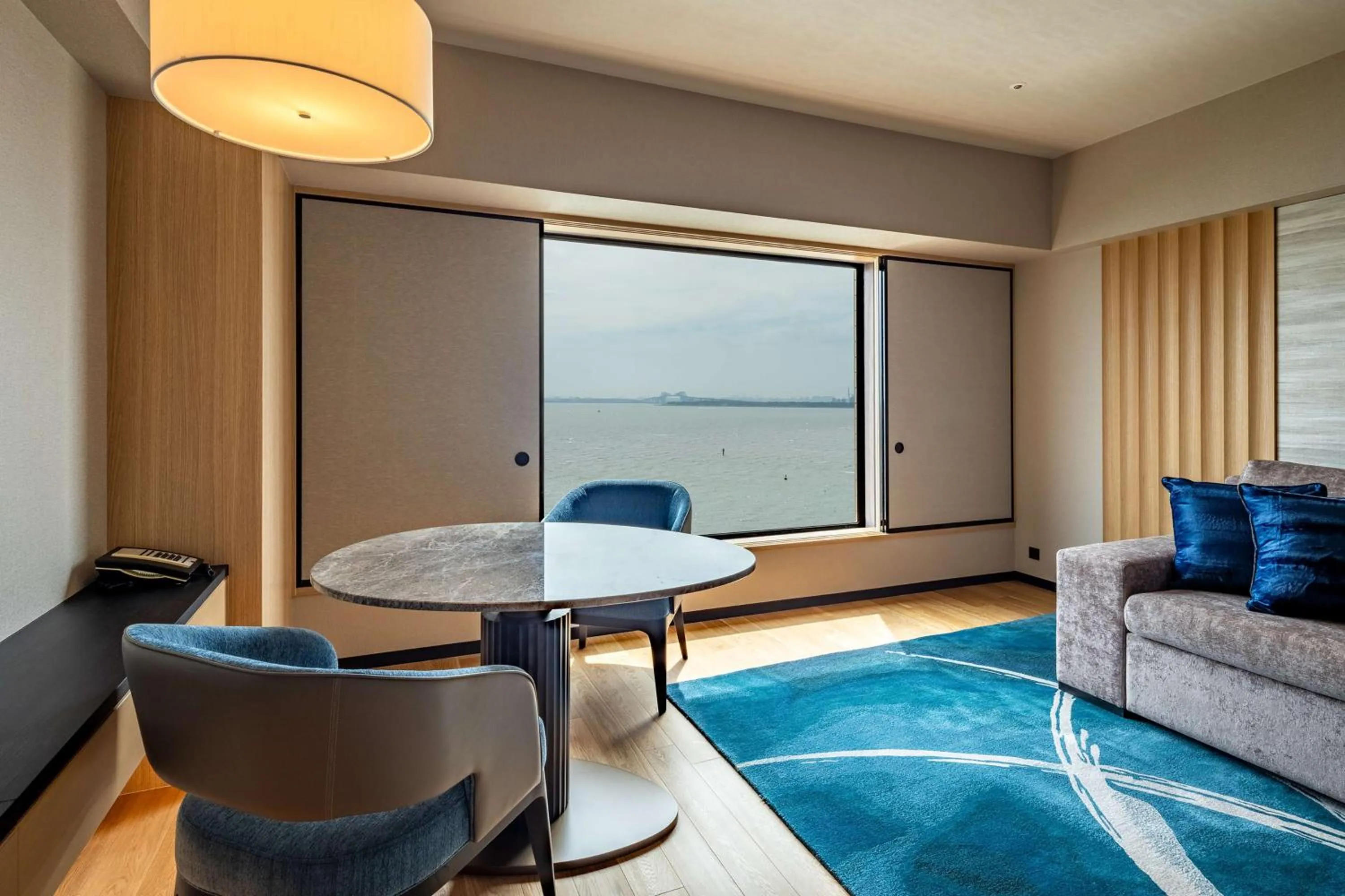Living room in Hilton Tokyo Bay