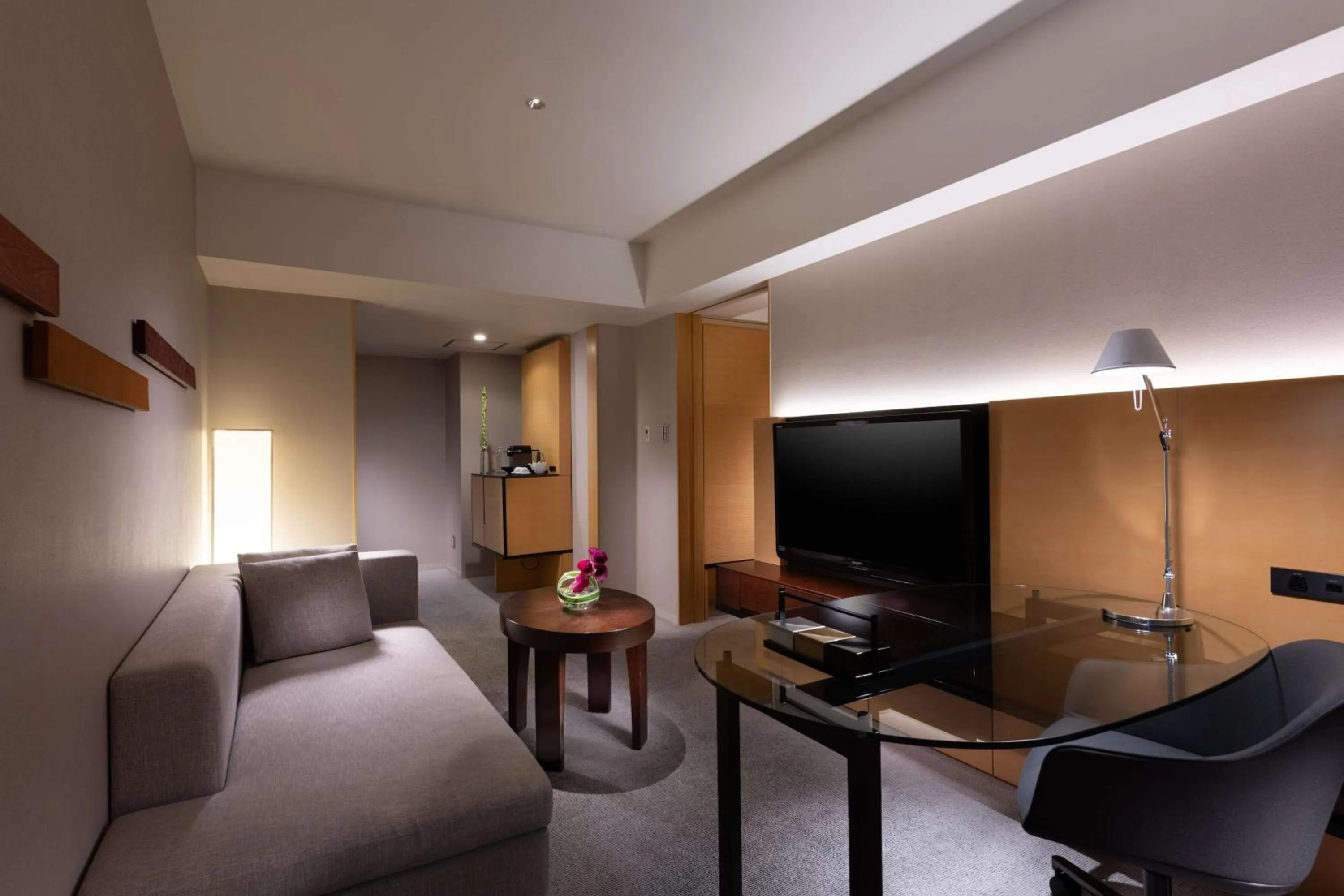Living room in Hilton Tokyo Hotel