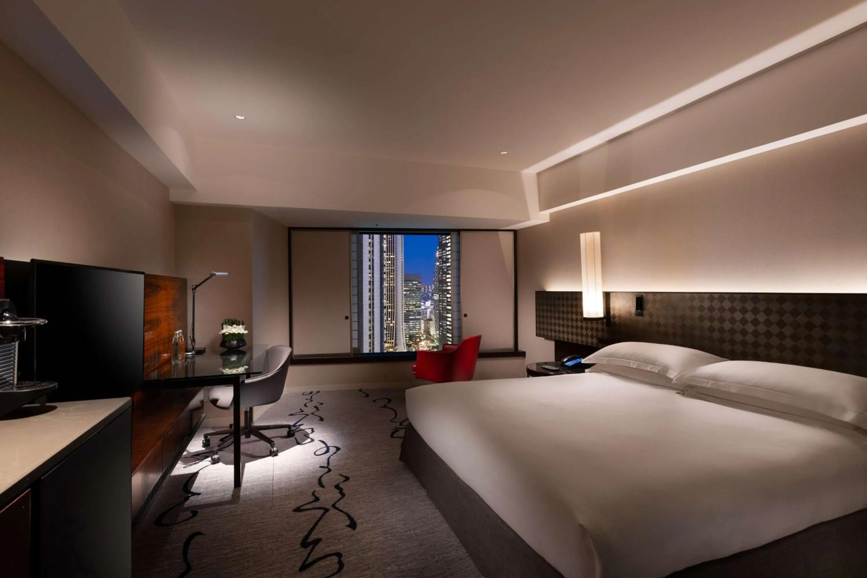 Bedroom, Bed in Hilton Tokyo Hotel