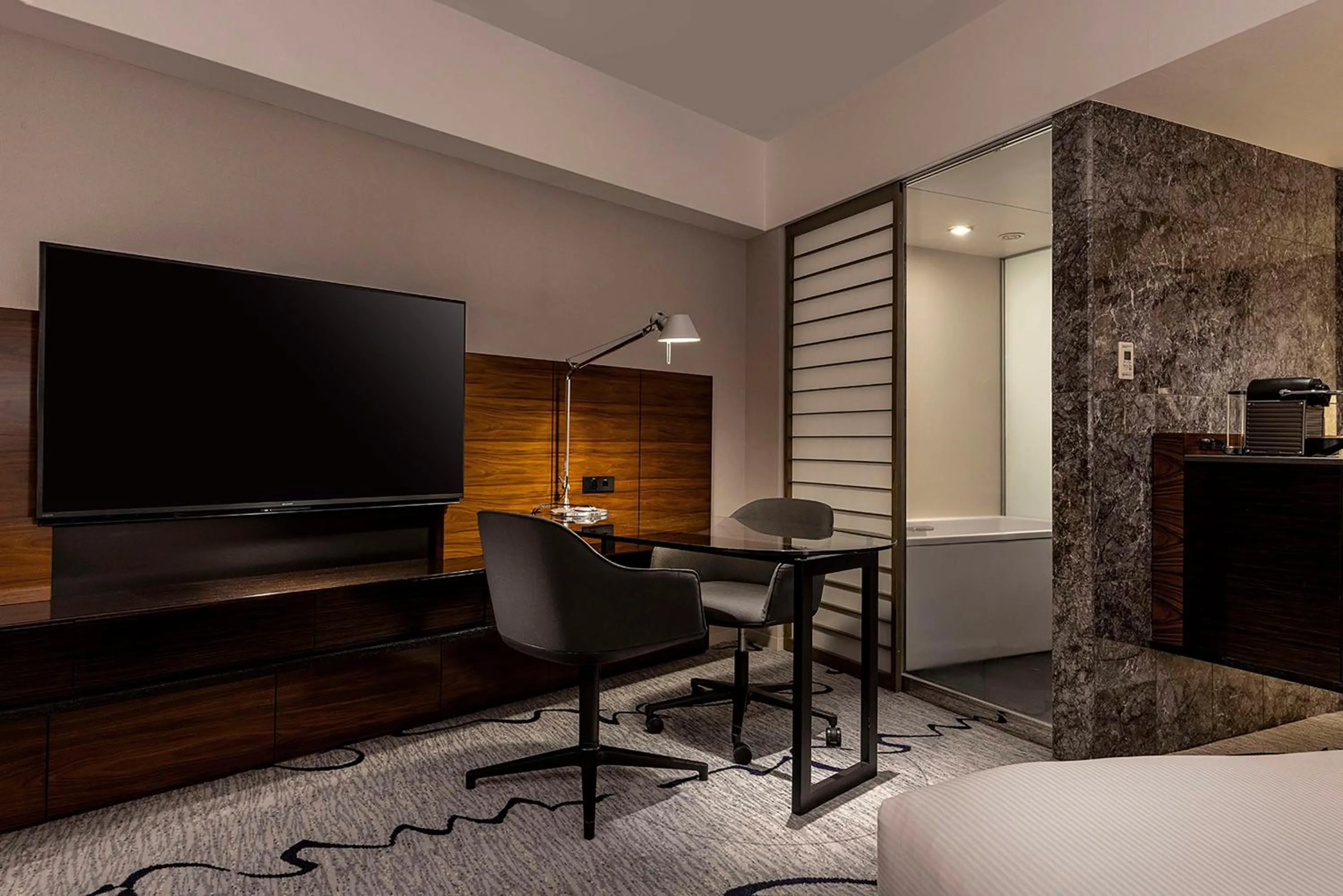 Bedroom, Bed in Hilton Tokyo Hotel