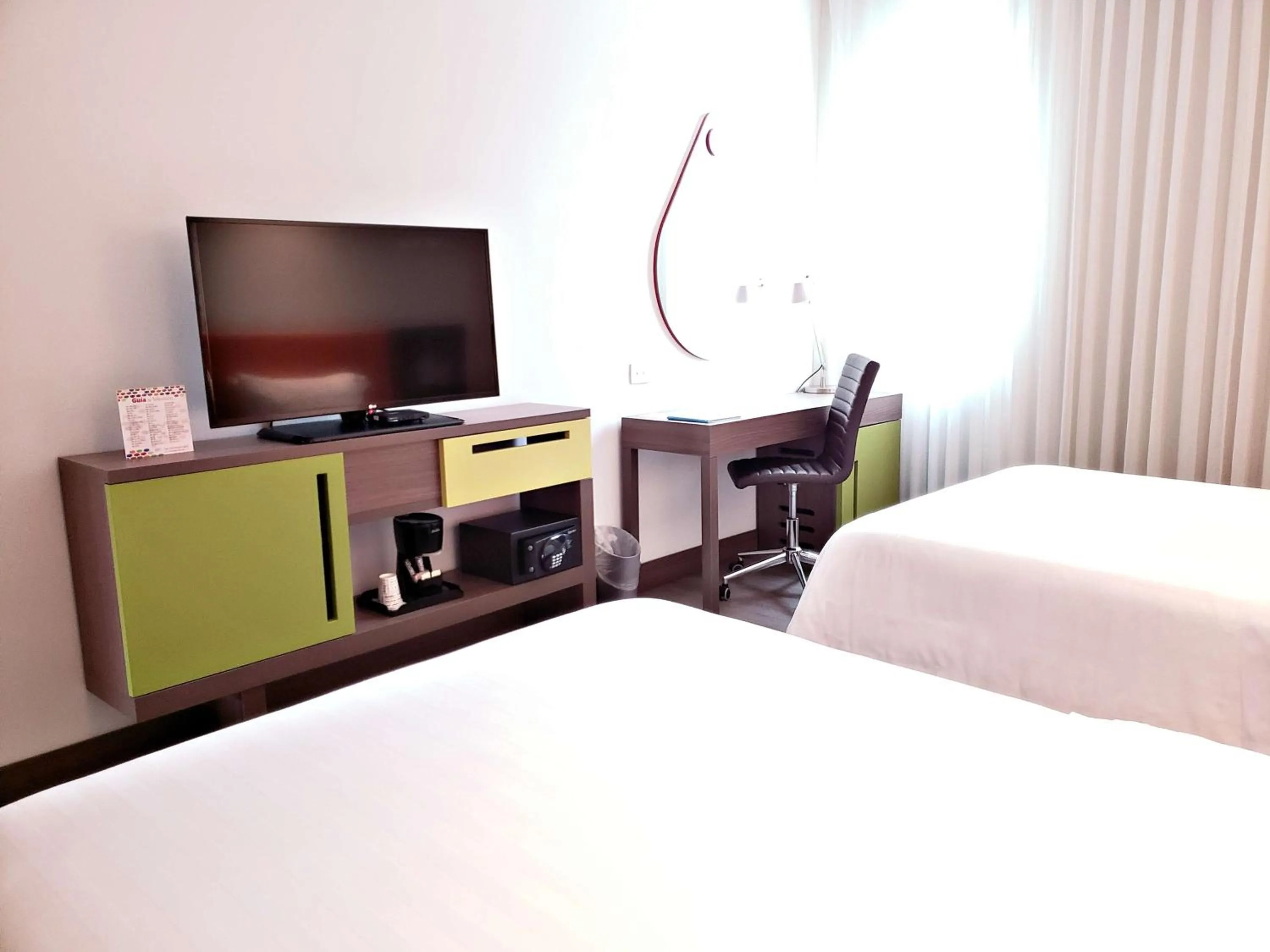 Bedroom, Bed in Hampton By Hilton Bucaramanga