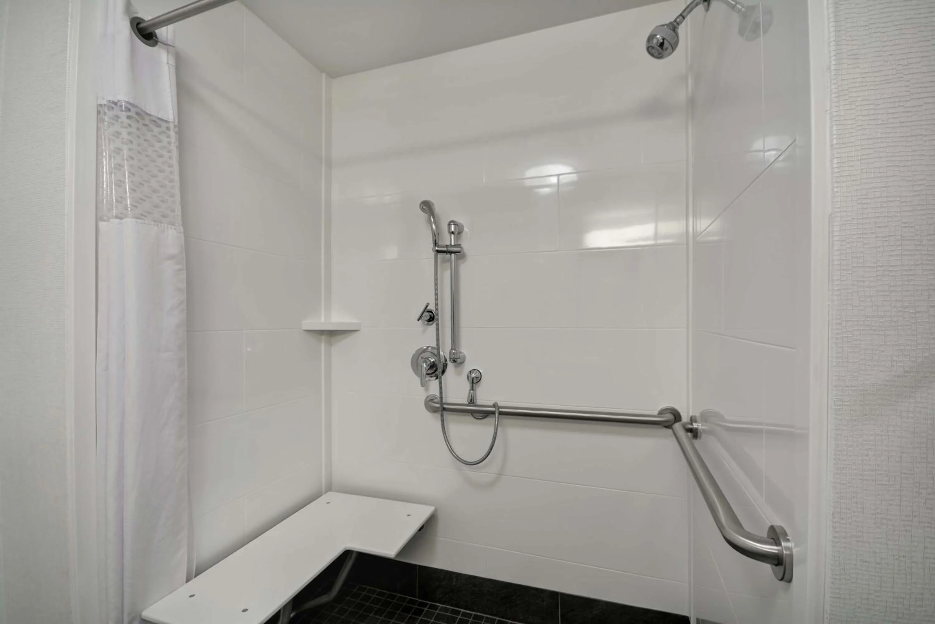 Shower in Hampton Inn Blue Ash/Cincinnati, OH