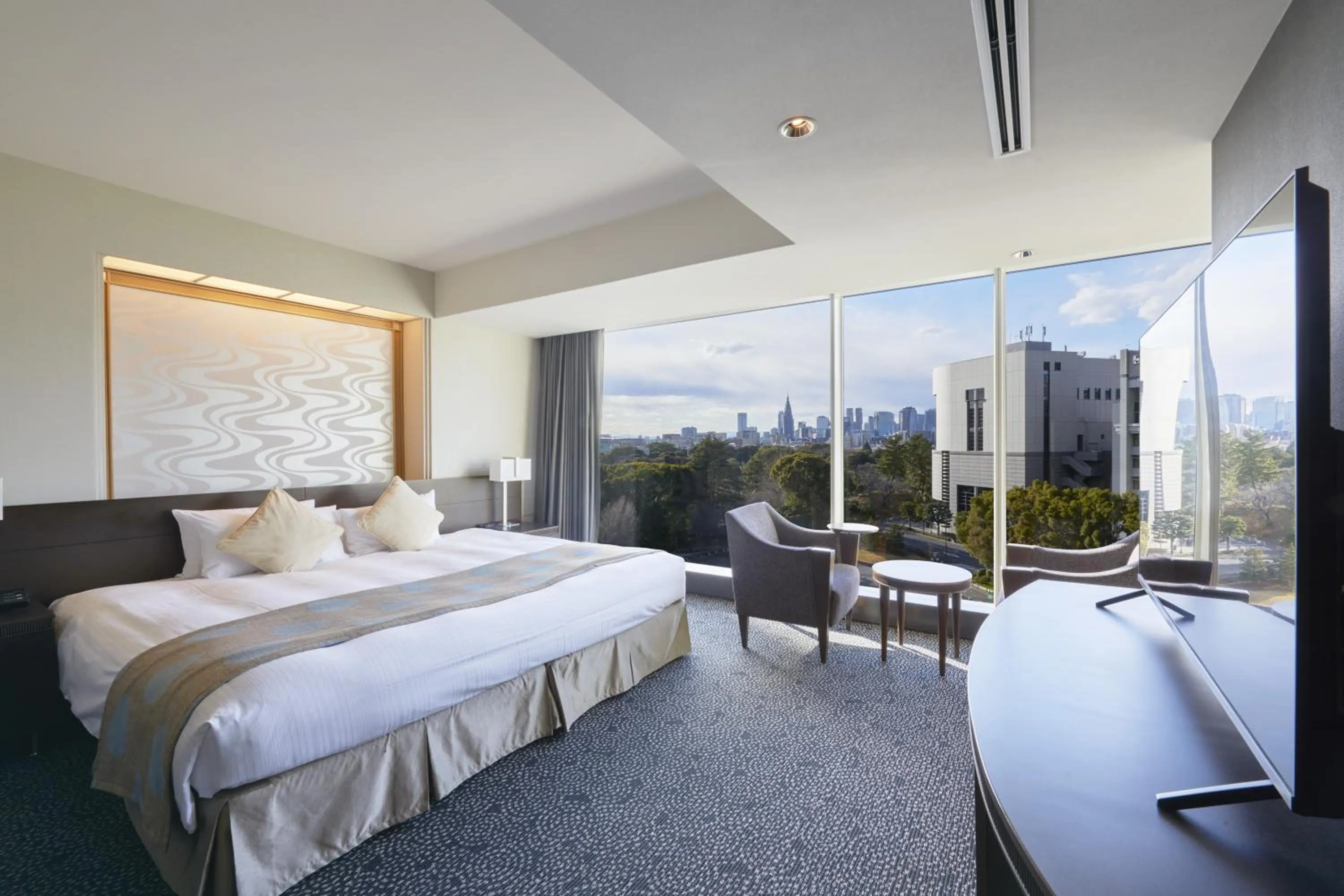 Photo of the whole room, Bed in Hotel New Otani Tokyo The Main