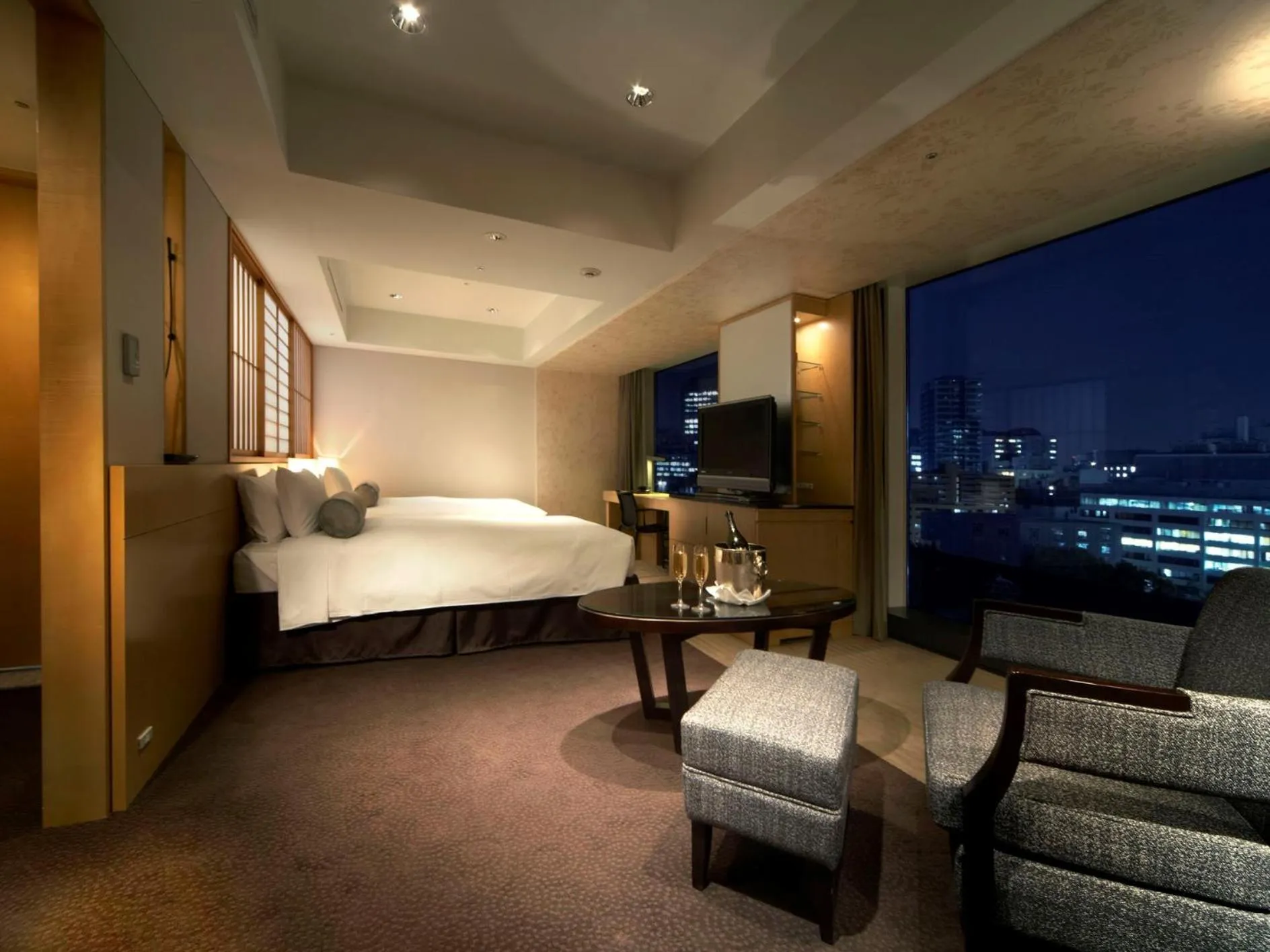 Photo of the whole room, Bed in Hotel New Otani Tokyo The Main