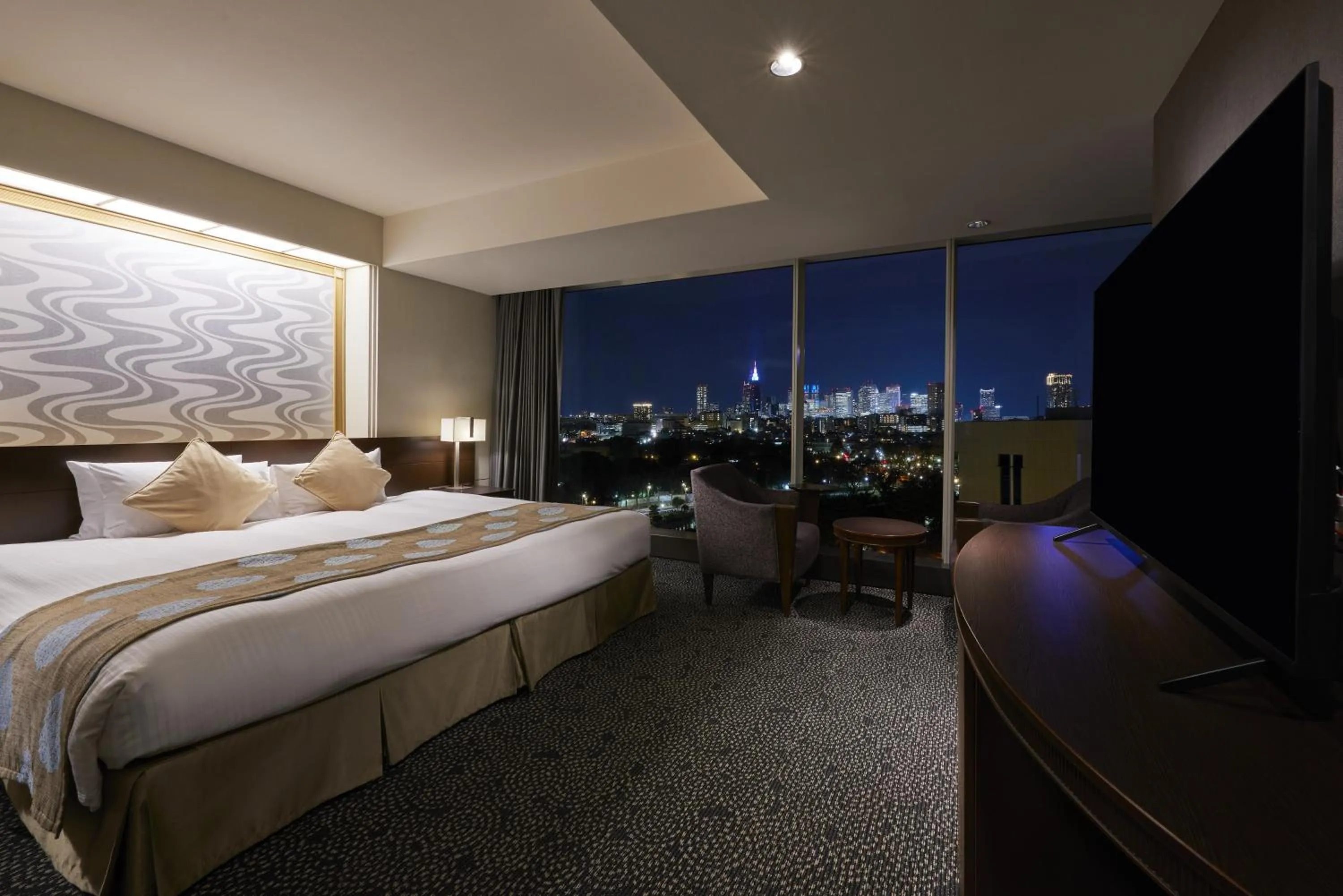 Photo of the whole room, Bed in Hotel New Otani Tokyo The Main