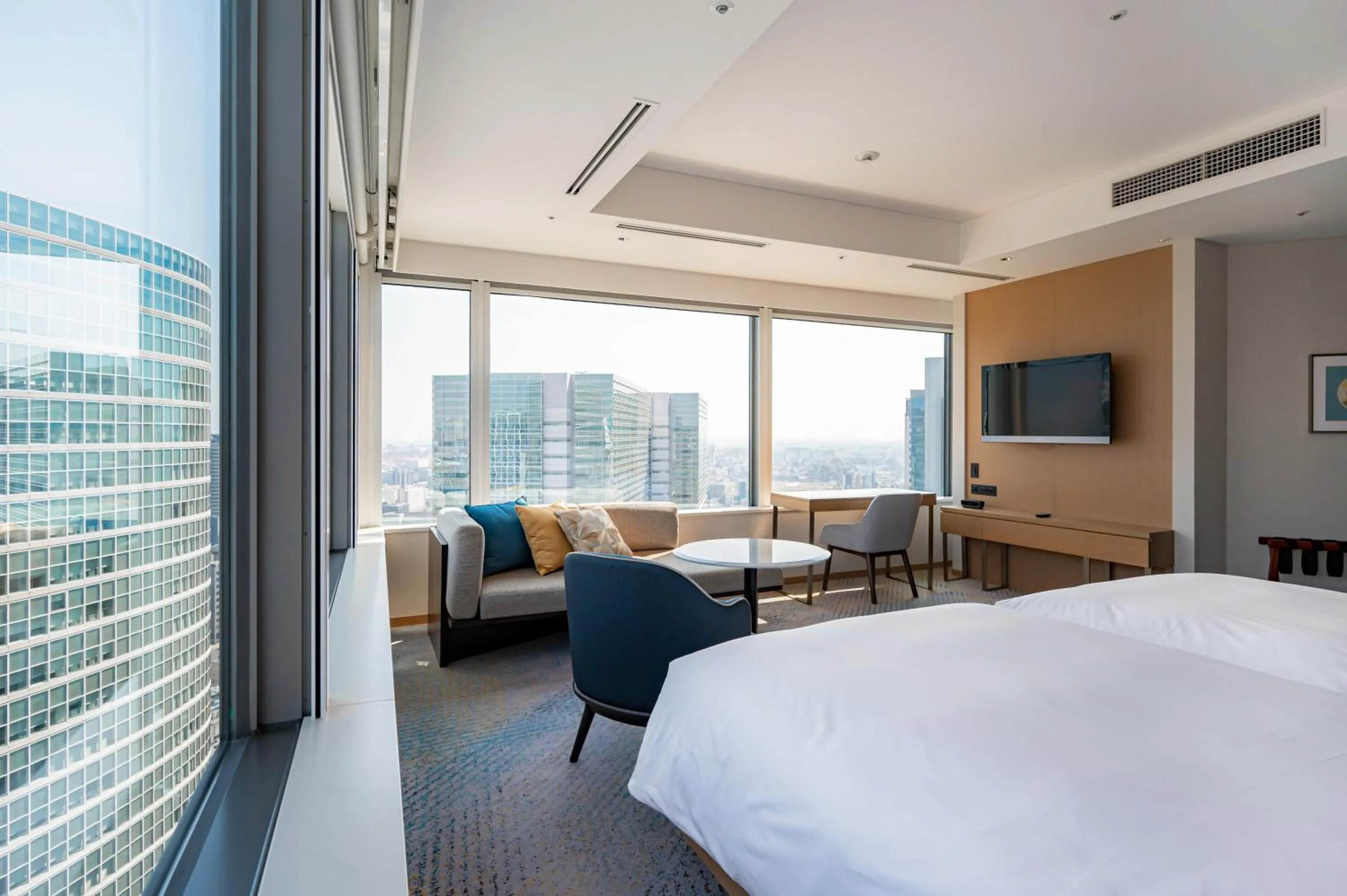 Photo of the whole room, Bed in The Strings by InterContinental, Tokyo by IHG