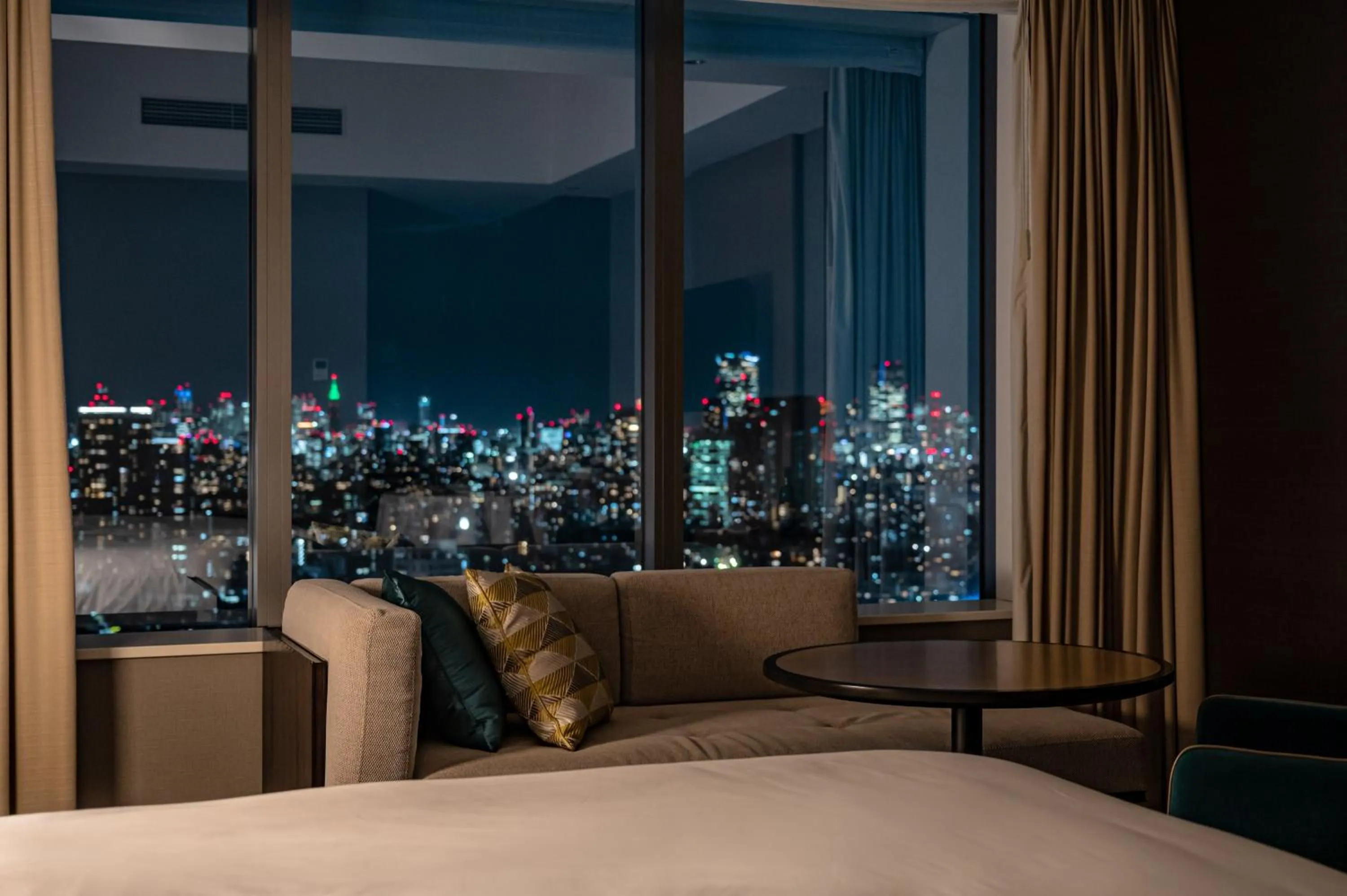 Photo of the whole room, Bed in The Strings by InterContinental, Tokyo by IHG
