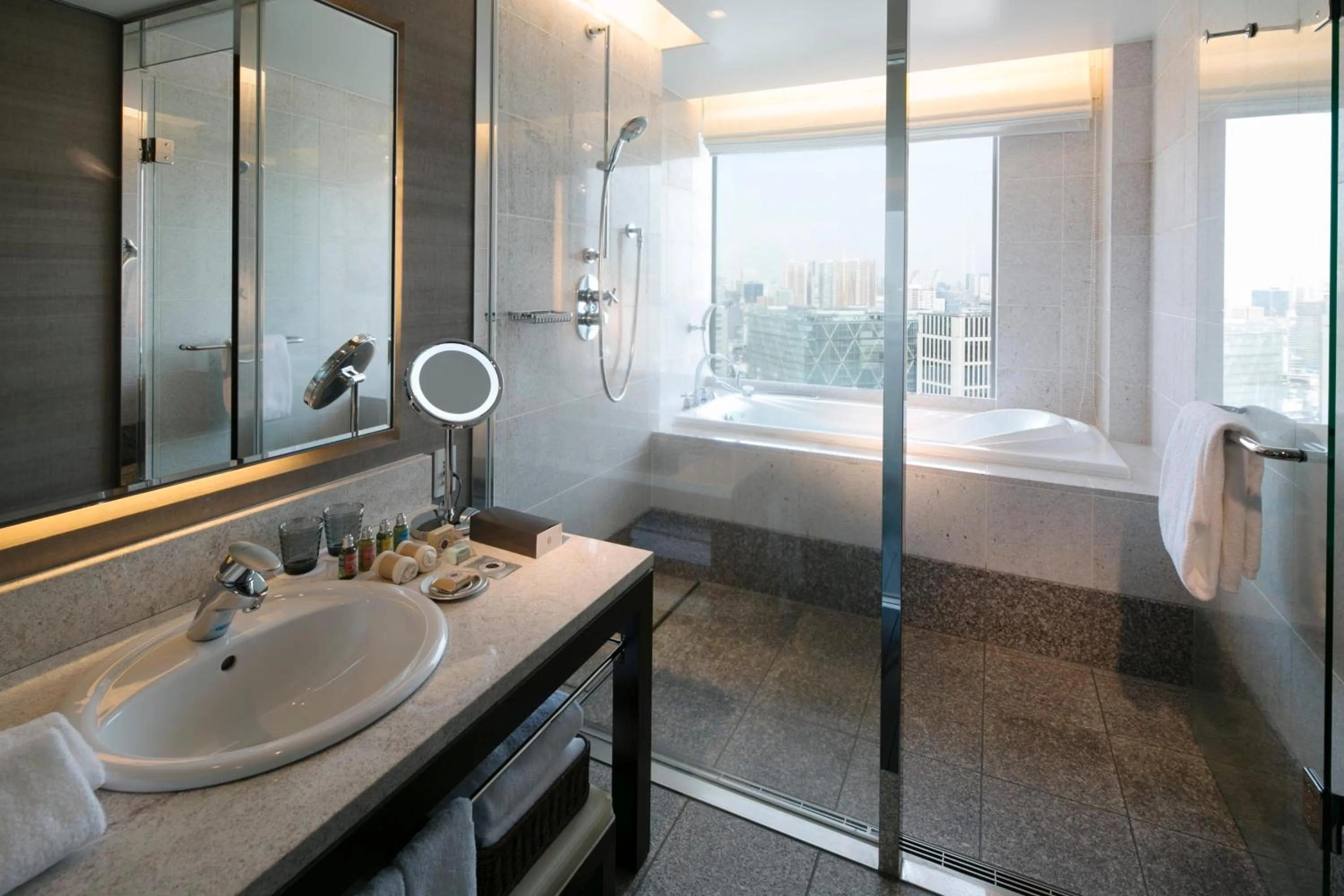 Bathroom, Bed in The Strings by InterContinental, Tokyo by IHG