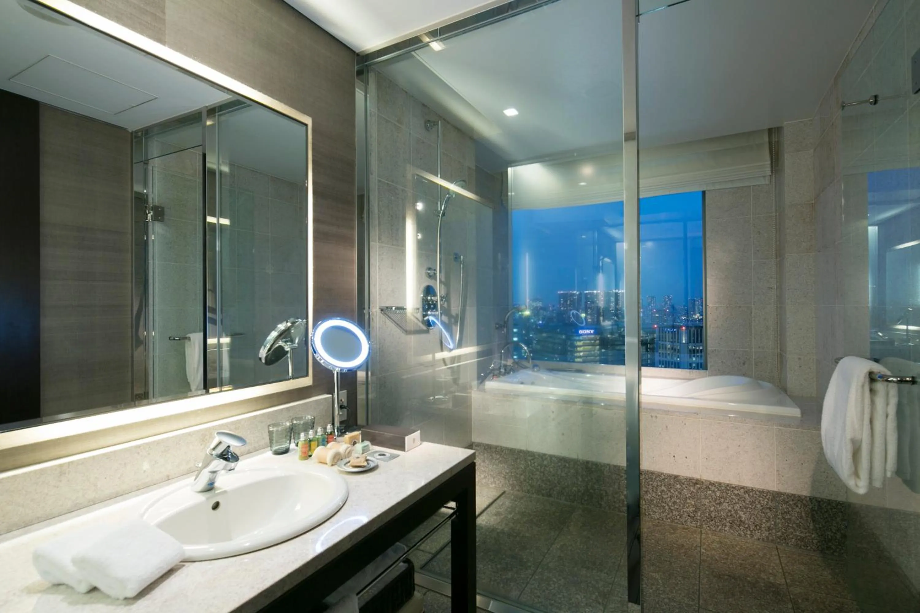 Bathroom in The Strings by InterContinental, Tokyo by IHG