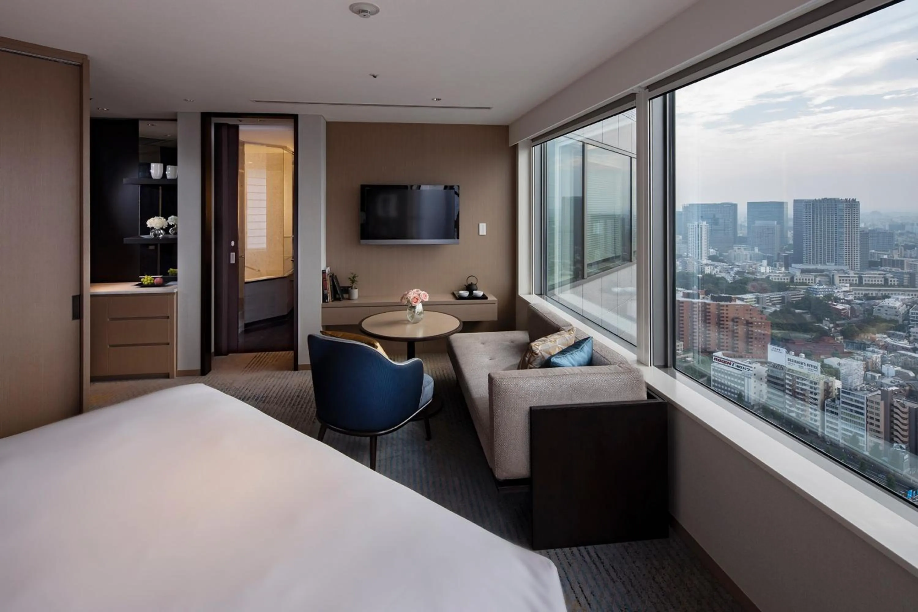 Photo of the whole room, Bed in The Strings by InterContinental, Tokyo by IHG